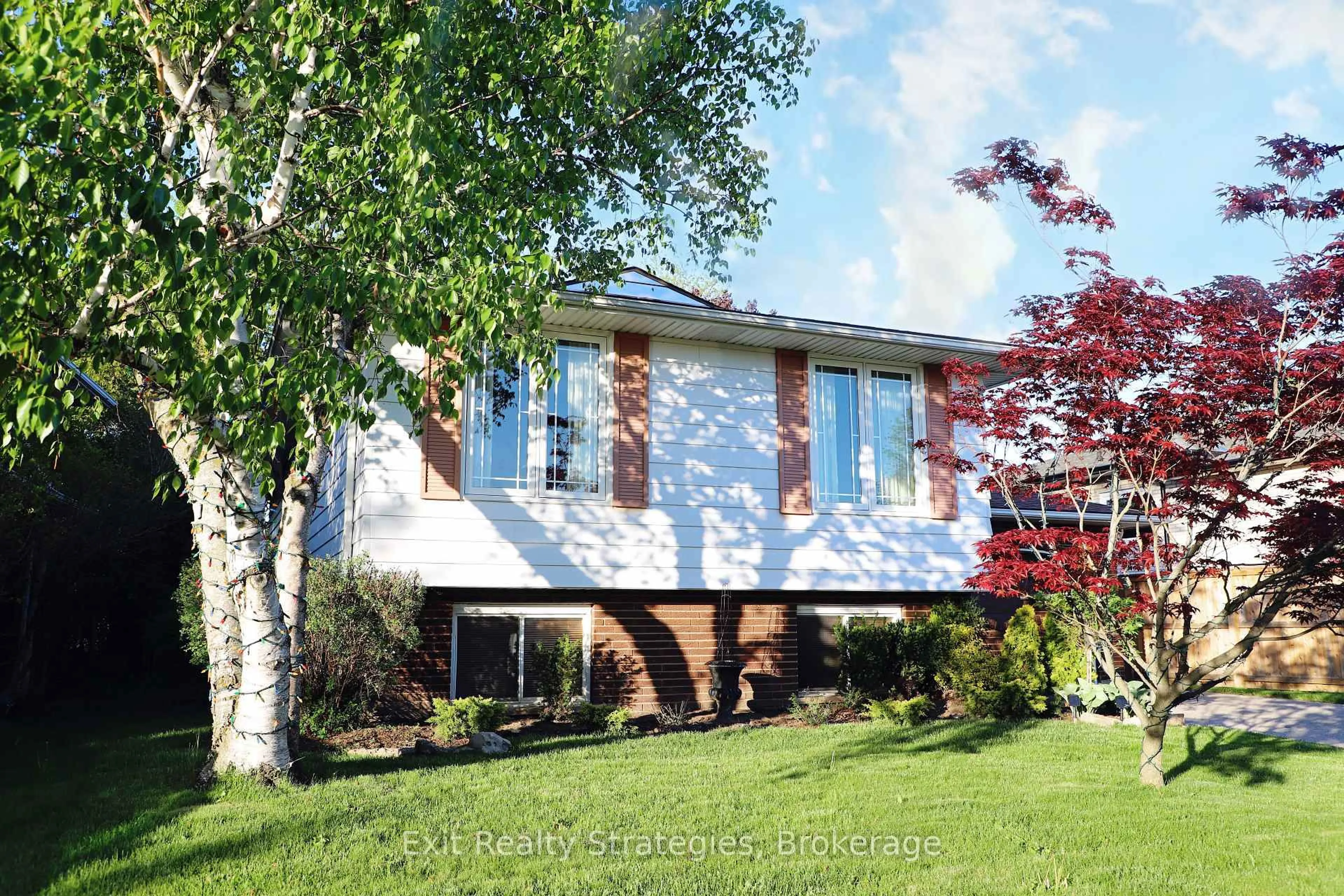 Home with vinyl exterior material, building for 35 Mcdonagh Cres, Thorold Ontario L2V 4G3