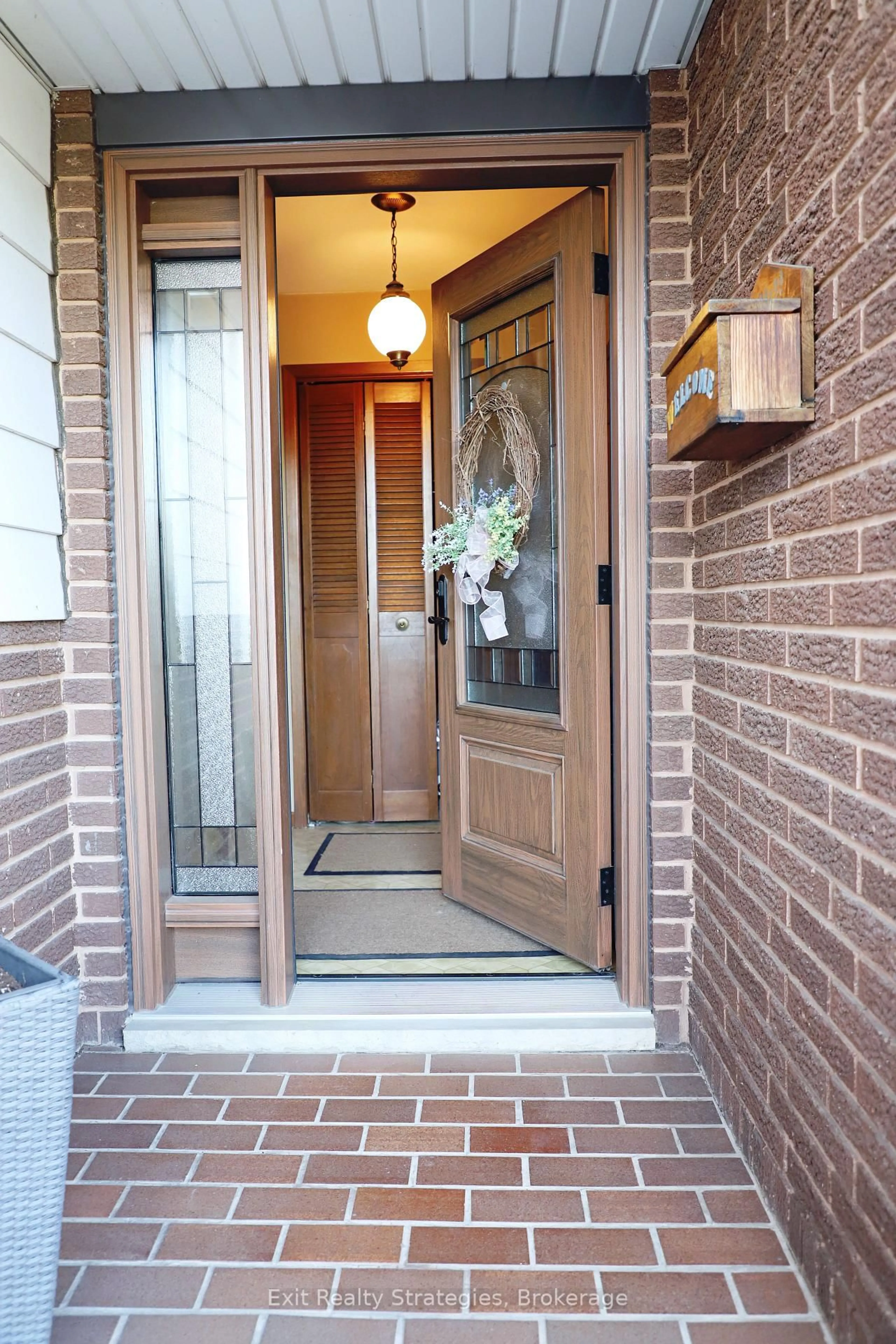 Indoor entryway for 35 Mcdonagh Cres, Thorold Ontario L2V 4G3