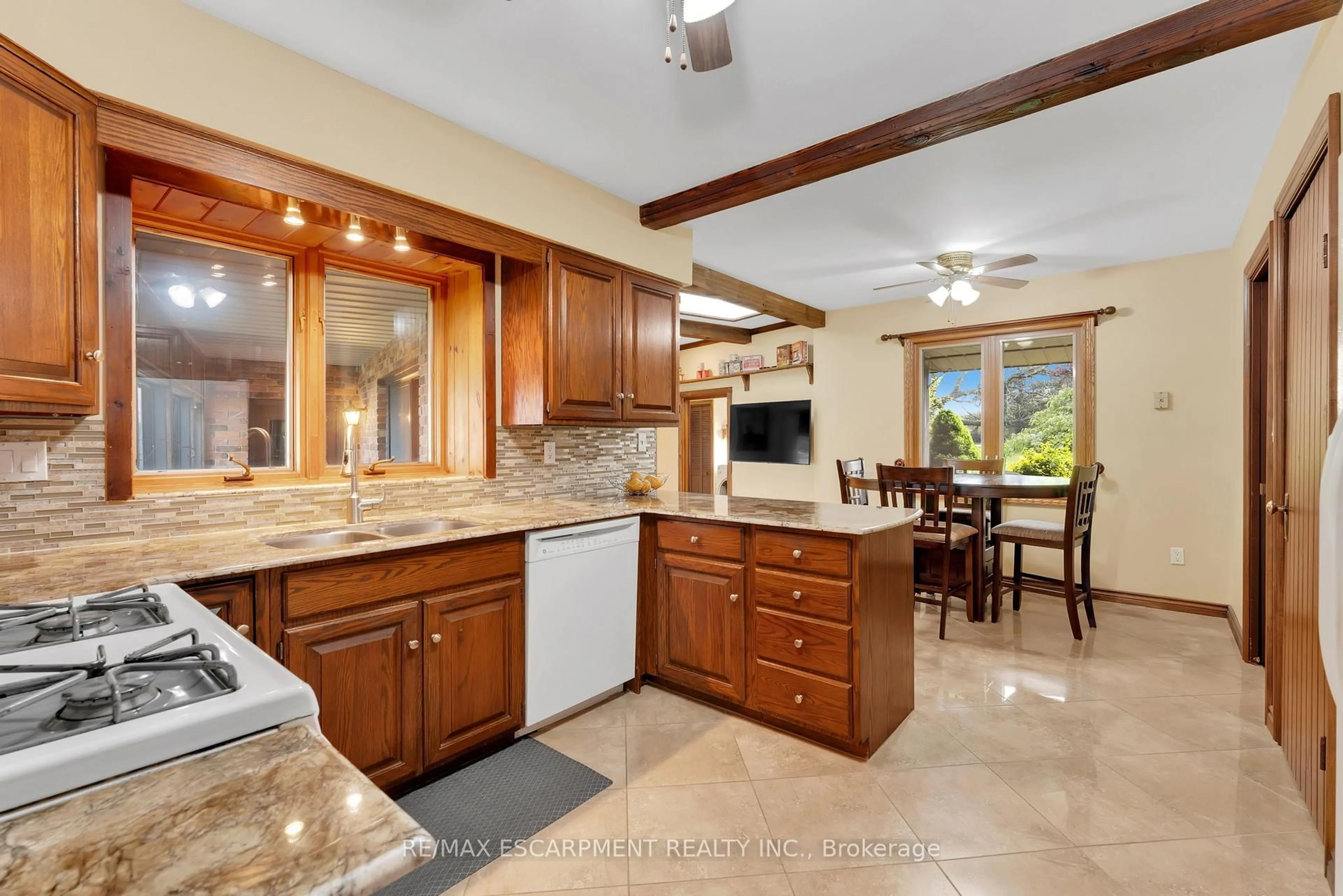 Open concept kitchen, ceramic/tile floor for 35 Haldimand 17 Rd, Haldimand Ontario N1A 2W4