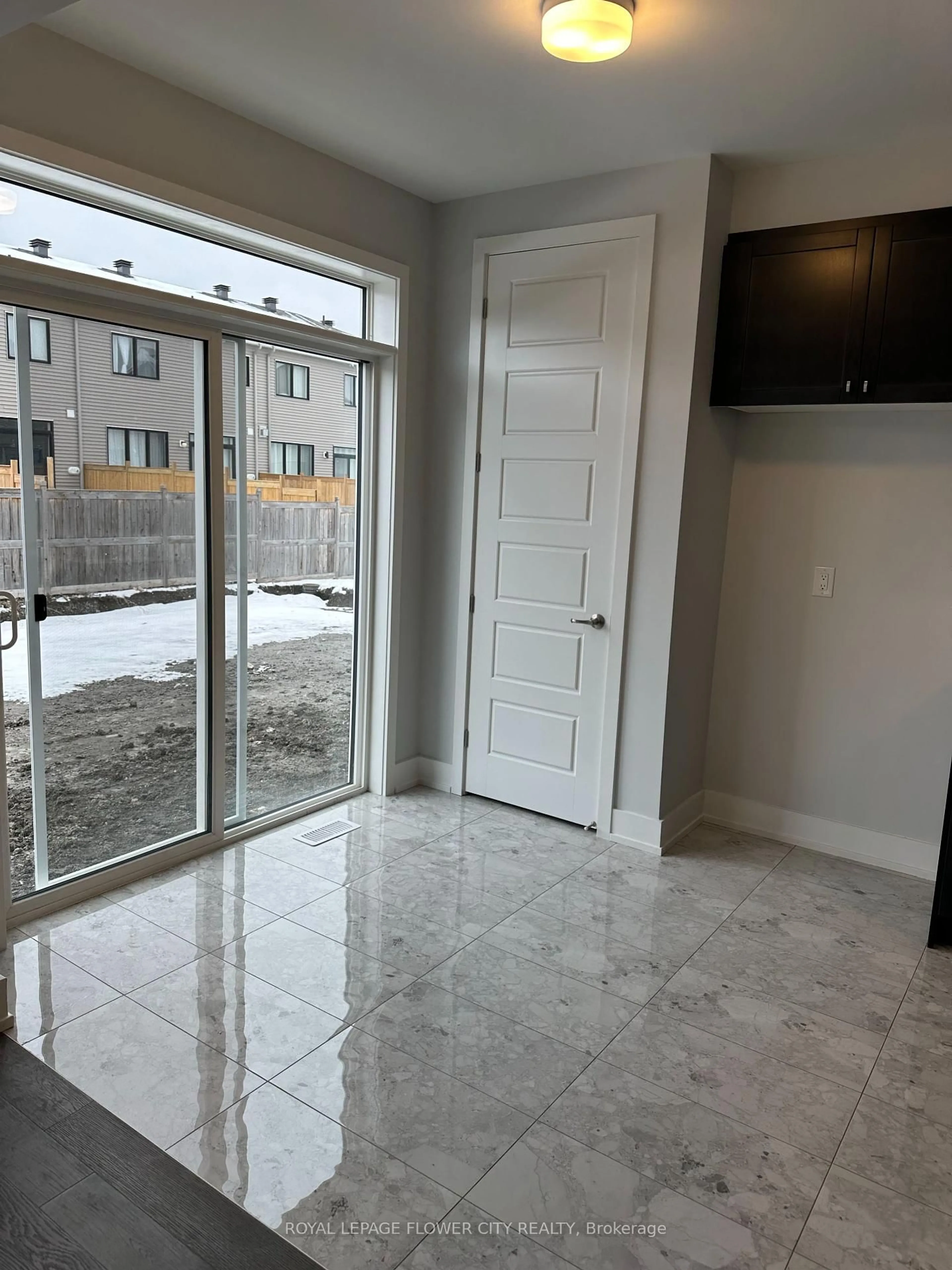 Unknown for 724 Rouncey Rd, Ottawa Ontario K2S 1B6