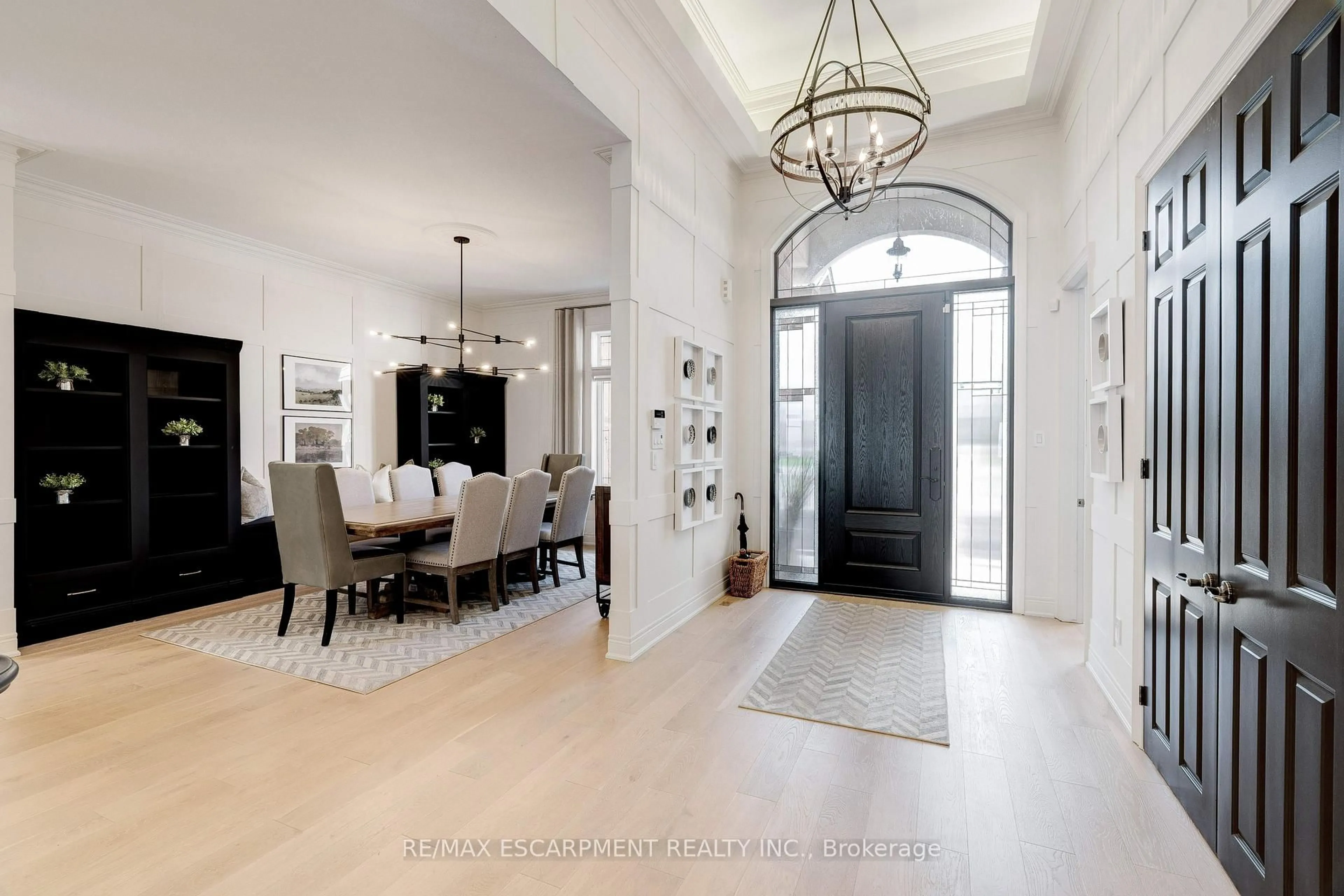 Indoor entryway for 142 Watercrest Dr, Hamilton Ontario L8E 5C7