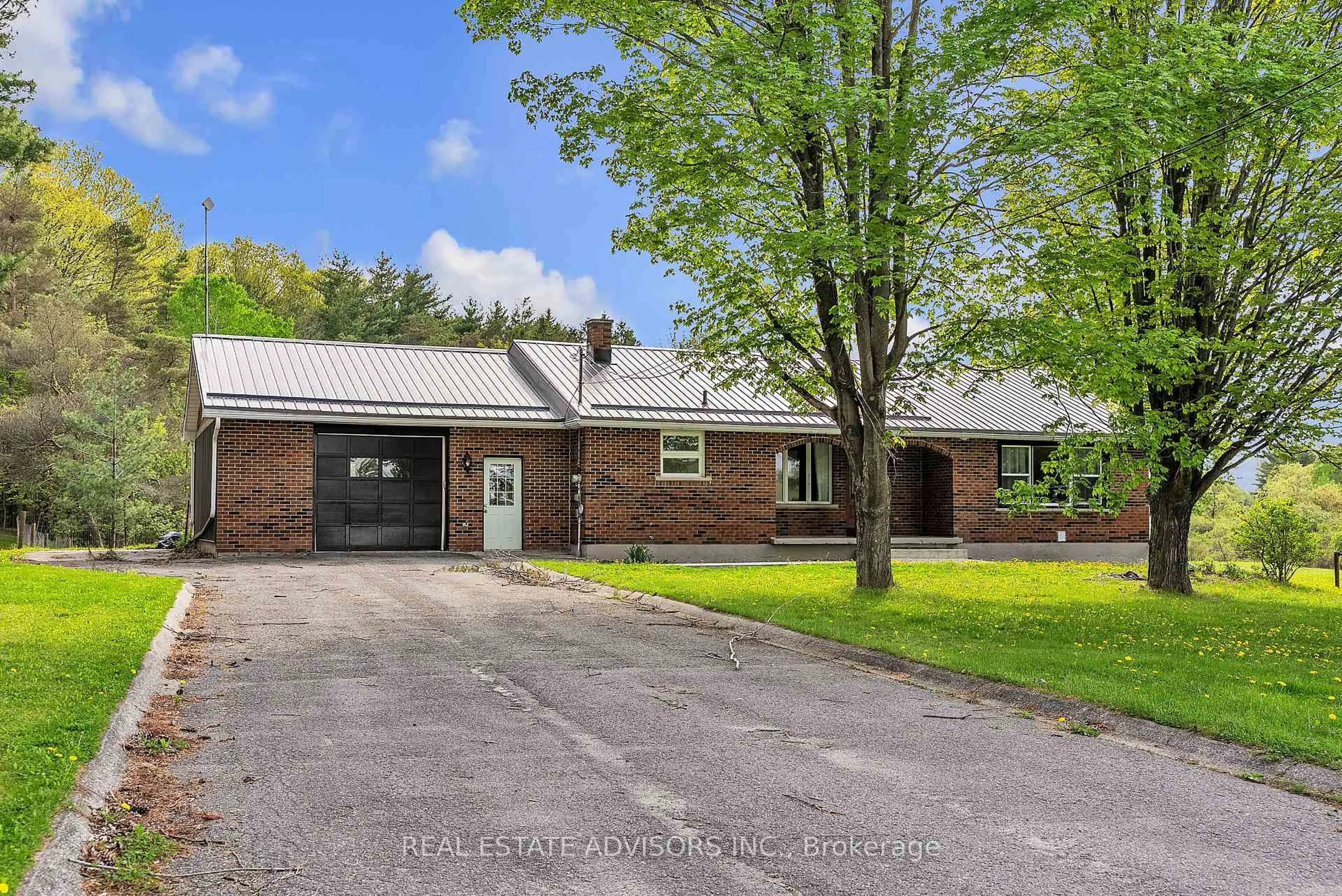 A pic from outside/outdoor area/front of a property/back of a property/a pic from drone, street for 1633 Station Rd, Kingston Ontario K7L 5H6