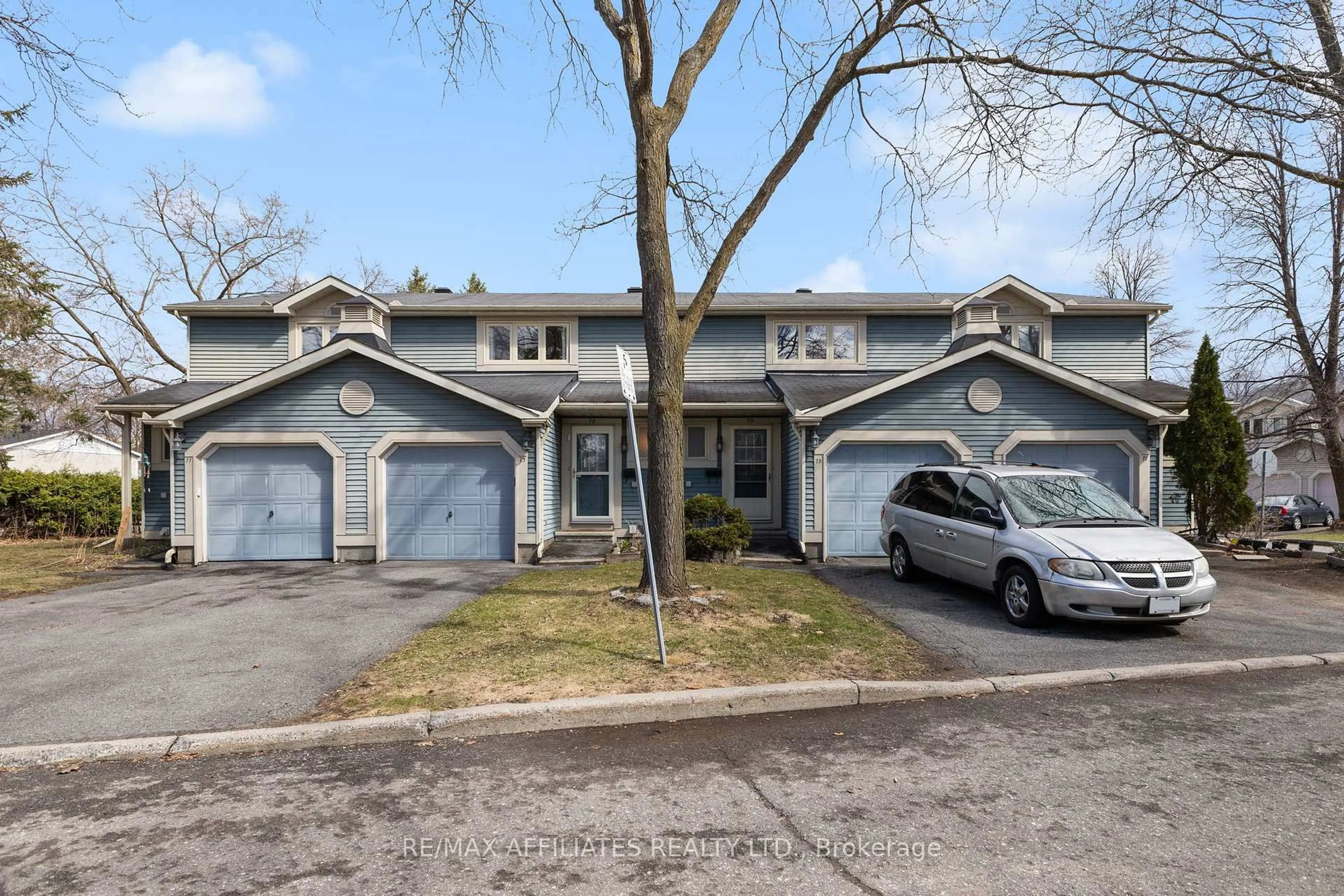 A pic from outside/outdoor area/front of a property/back of a property/a pic from drone, street for 75 Saxton Private, Ottawa Ontario K2H 9P3