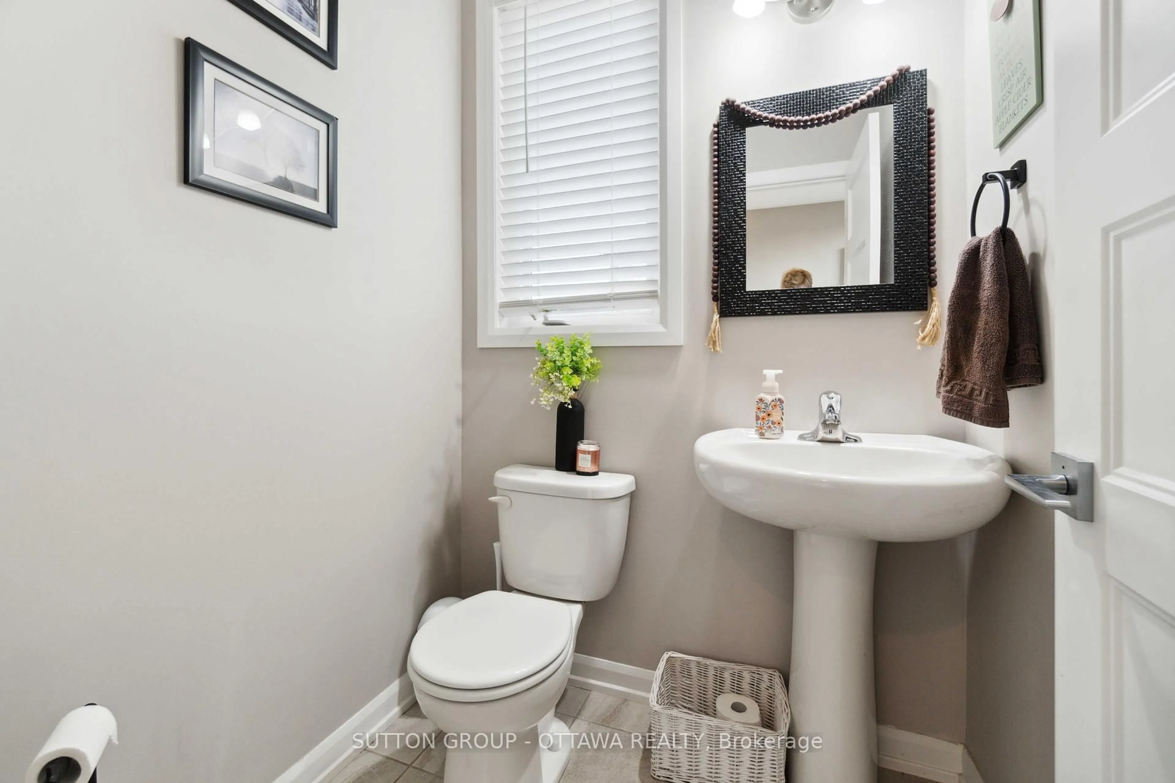 Standard bathroom, ceramic/tile floor for 14 GRAHAM St, Carleton Place Ontario K7C 0H7