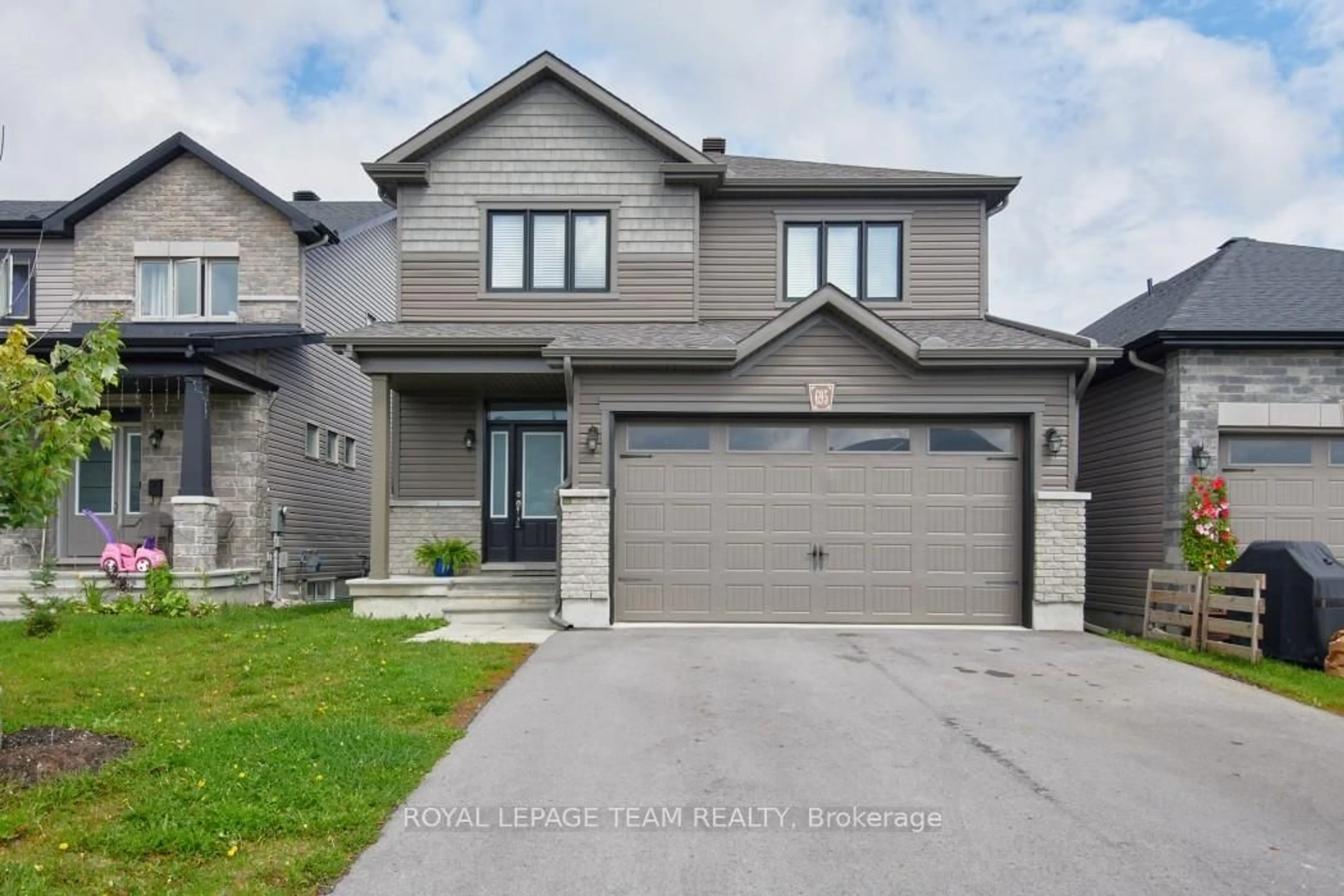 Home with brick exterior material, street for 695 PARADE Dr, Ottawa Ontario K2S 0Z3