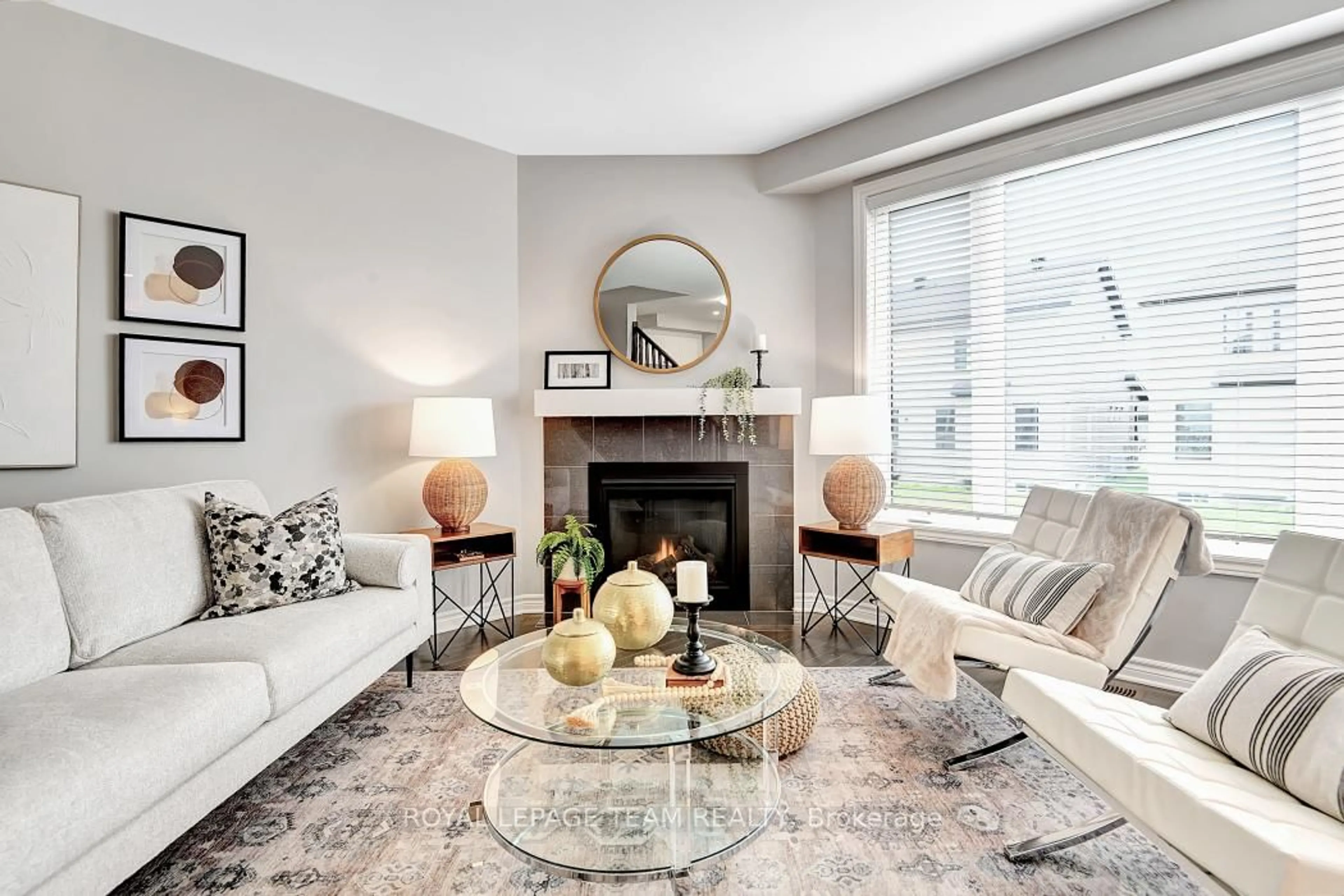 Living room with furniture, unknown for 695 PARADE Dr, Ottawa Ontario K2S 0Z3