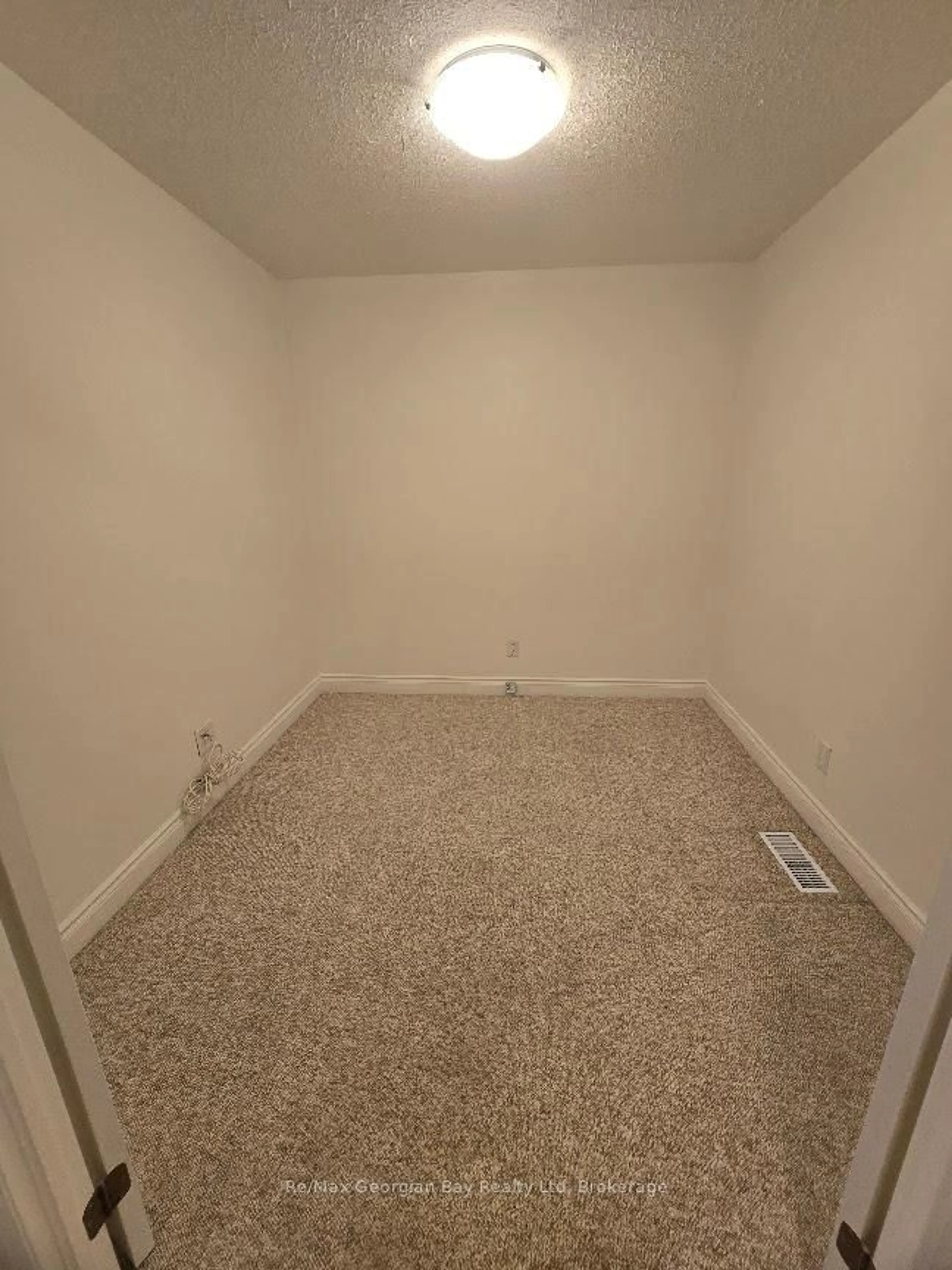 A pic of a room for 10 KIMBERLEY Ave #206, Bracebridge Ontario P1L 0A4