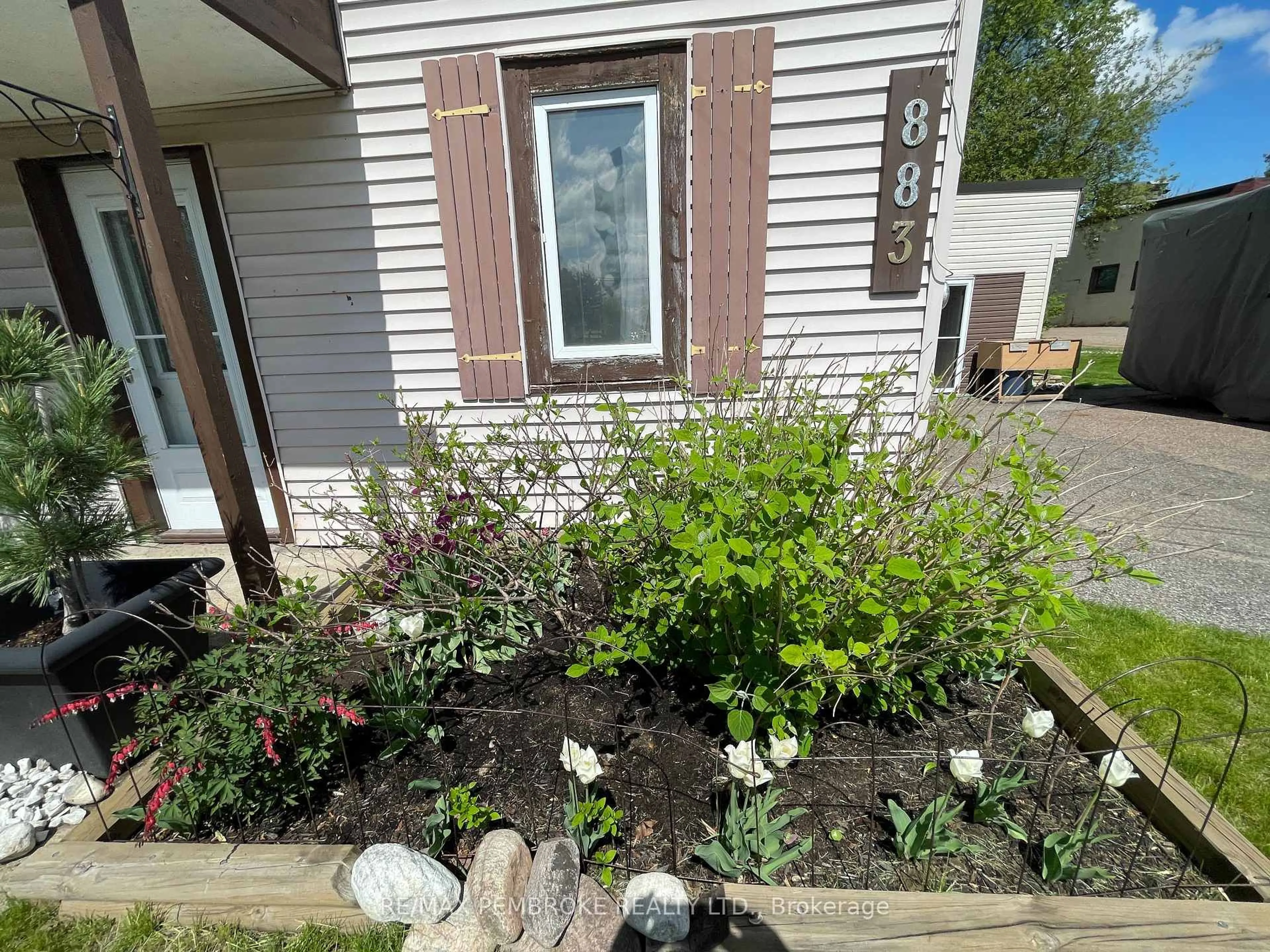 Unknown for 883 Pembroke St, Pembroke Ontario K8A 5P5