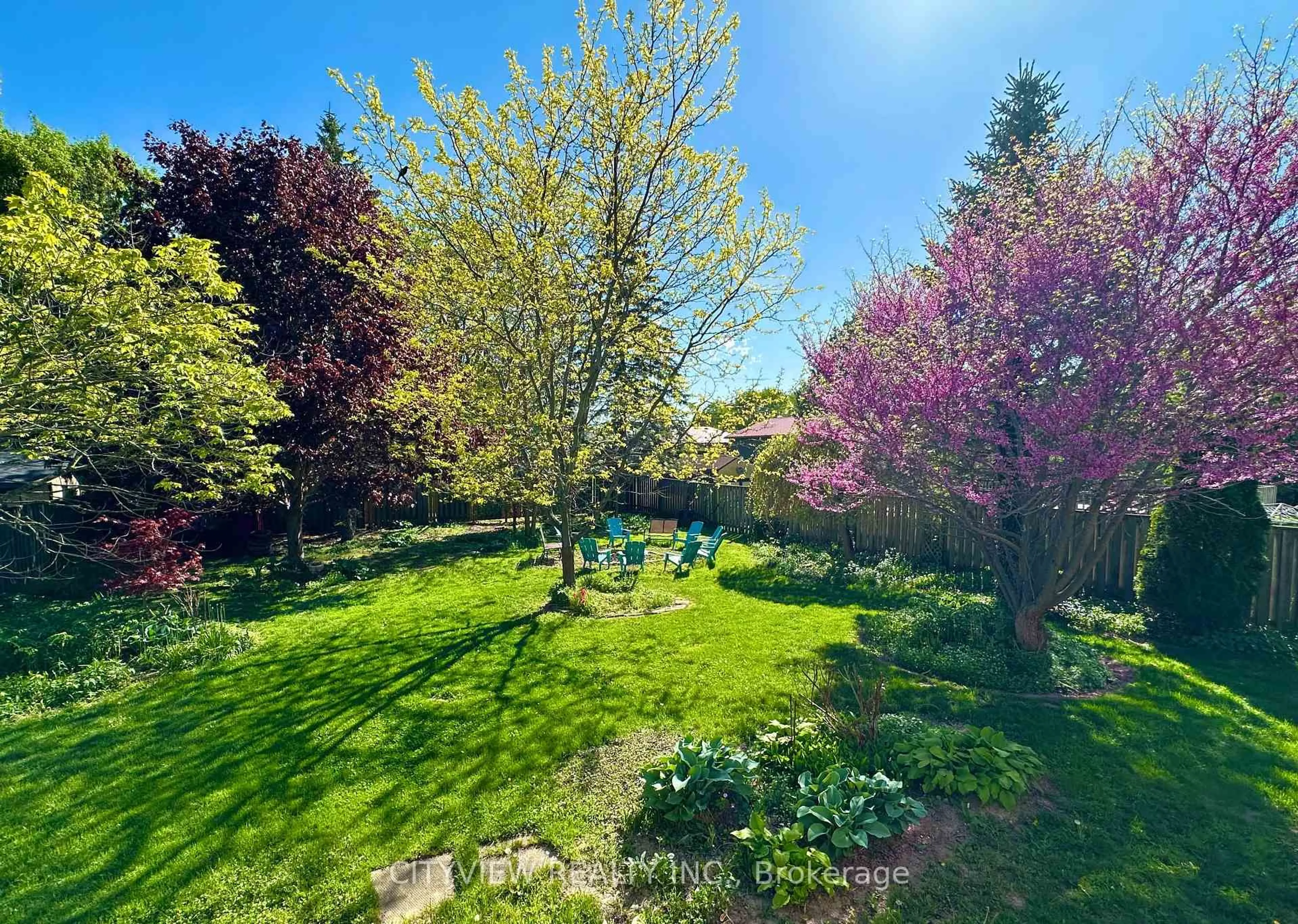 A pic from outside/outdoor area/front of a property/back of a property/a pic from drone, forest/trees view for 197 Morrison Dr #Caledonia, Haldimand Ontario N3W 1A8