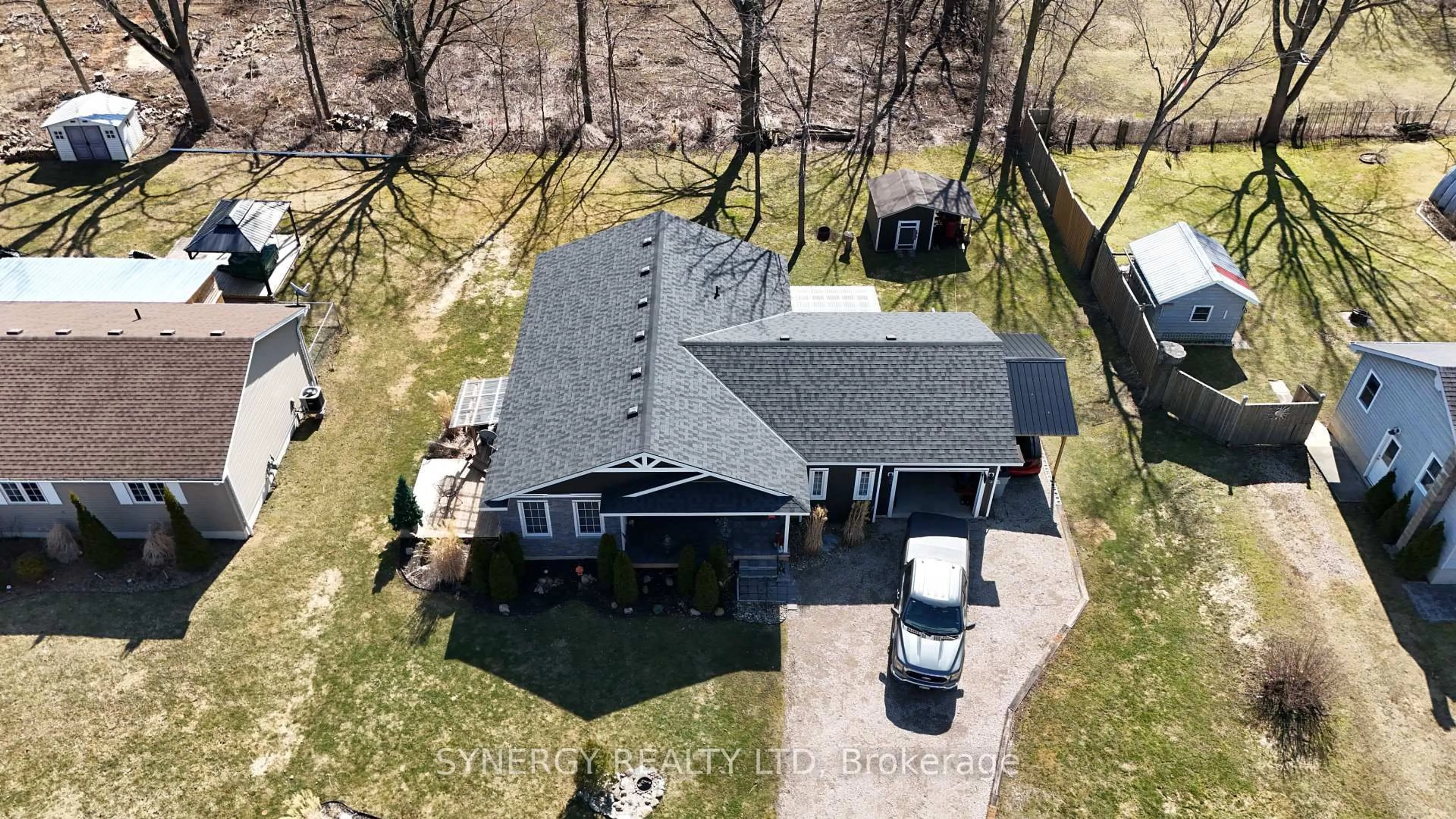 A pic from outside/outdoor area/front of a property/back of a property/a pic from drone, building for 7953 Railroad Line, Brooke-Alvinston Ontario N0M 2S0