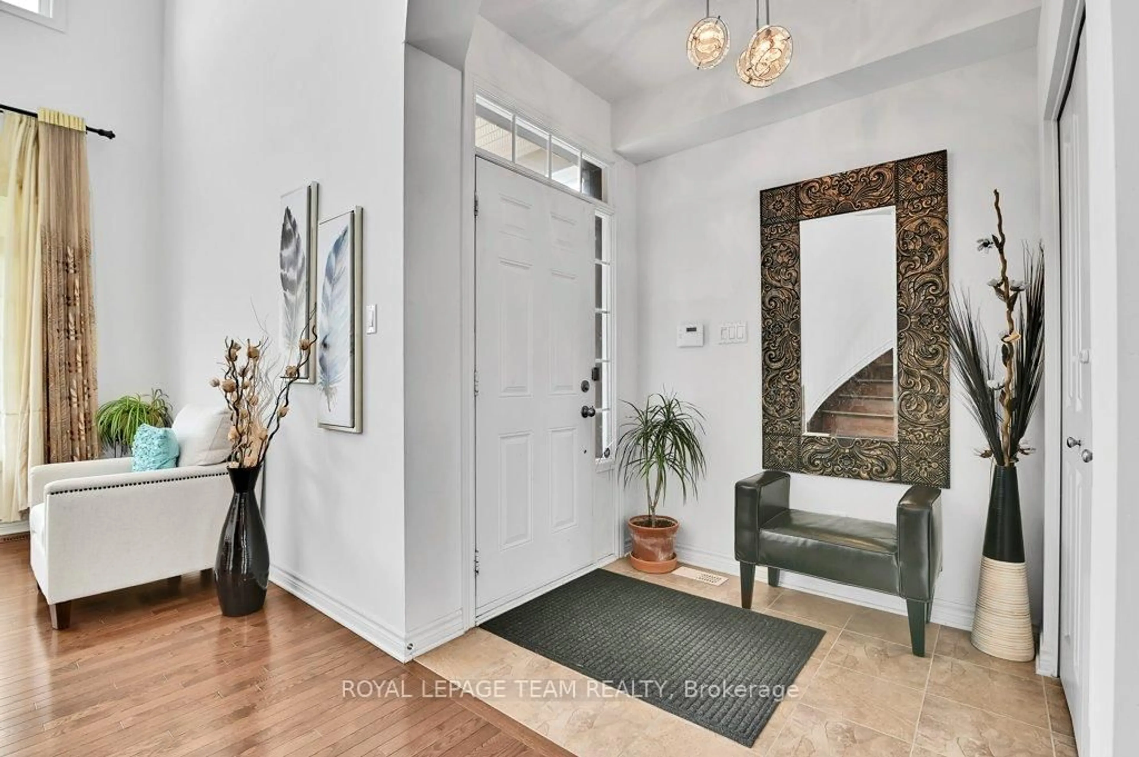 Indoor entryway for 130 Winterhaven Dr, Ottawa Ontario K1W 0H4