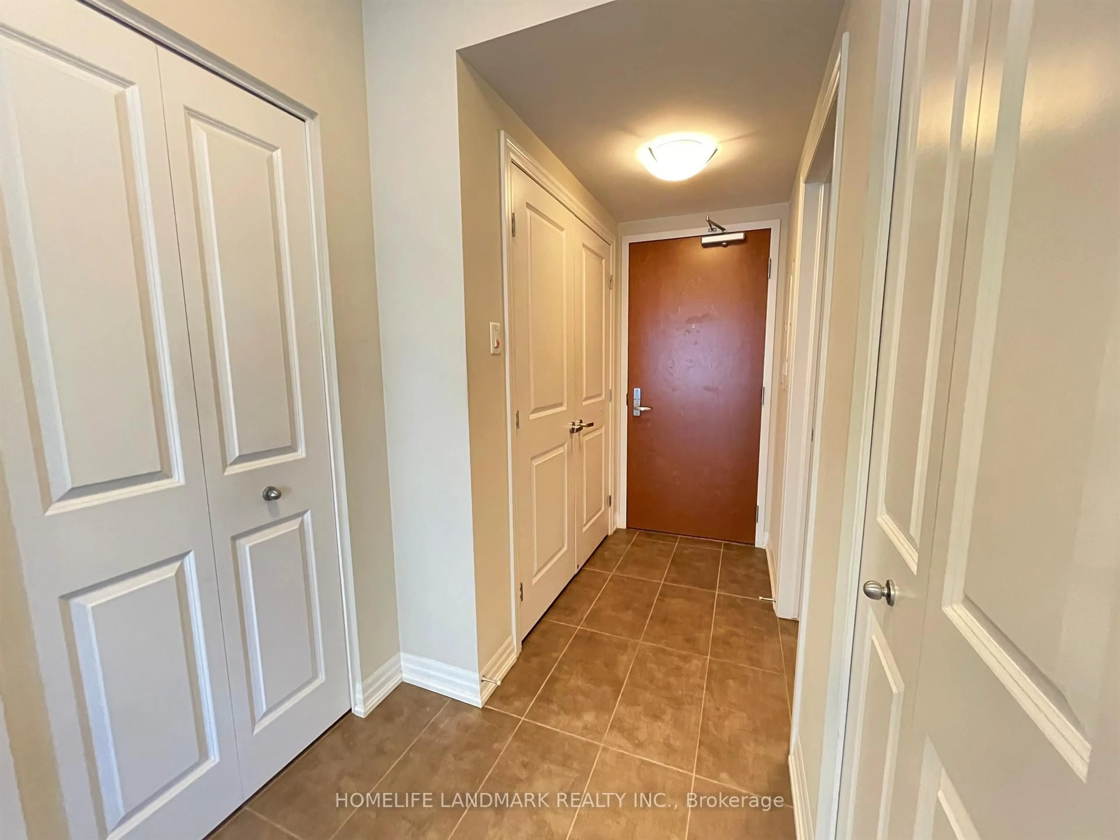 Indoor entryway for 195 Besserer St #1908, Ottawa Ontario K1N 0B6