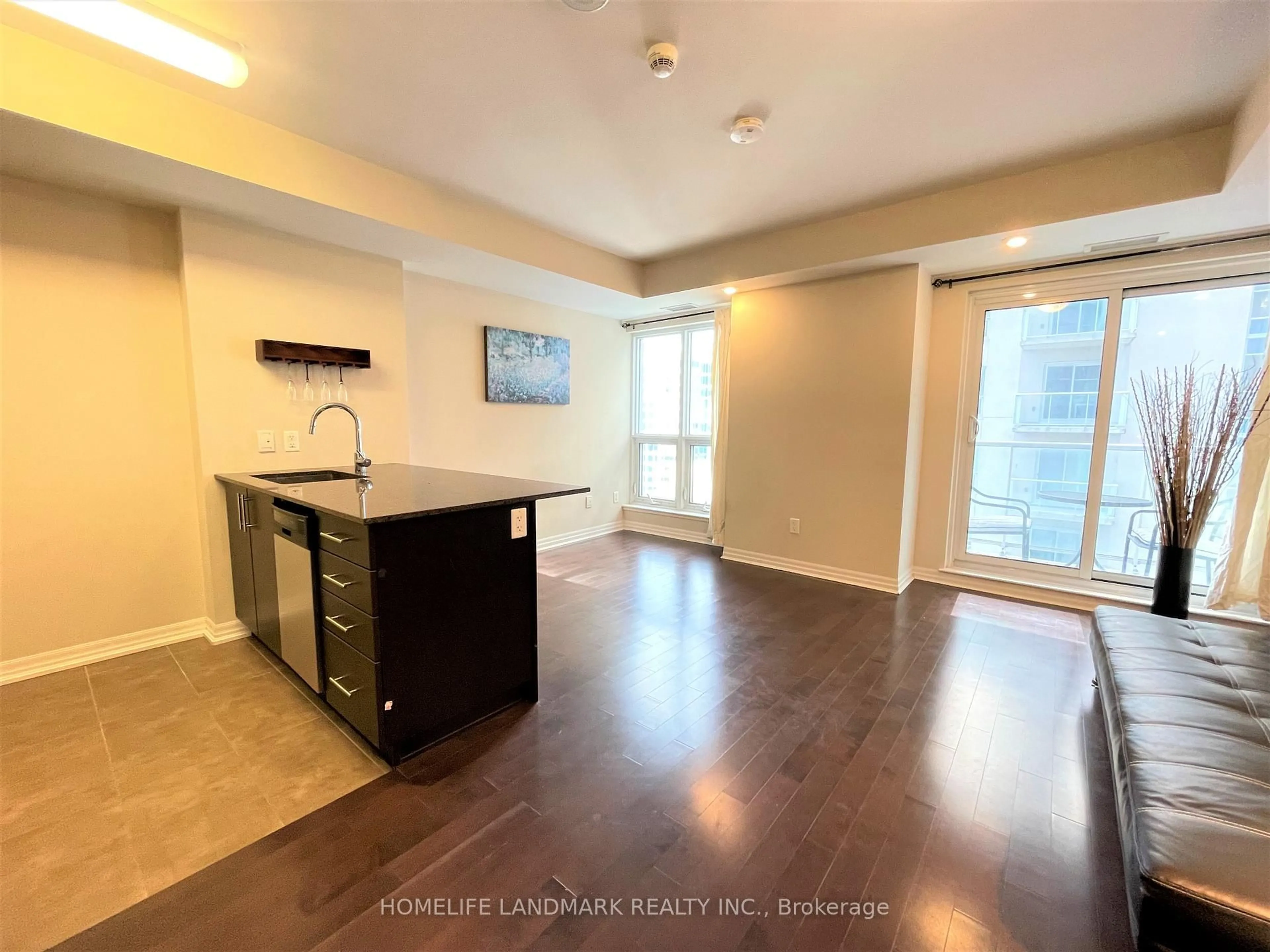 Open concept kitchen, wood/laminate floor for 195 Besserer St #1908, Ottawa Ontario K1N 0B6