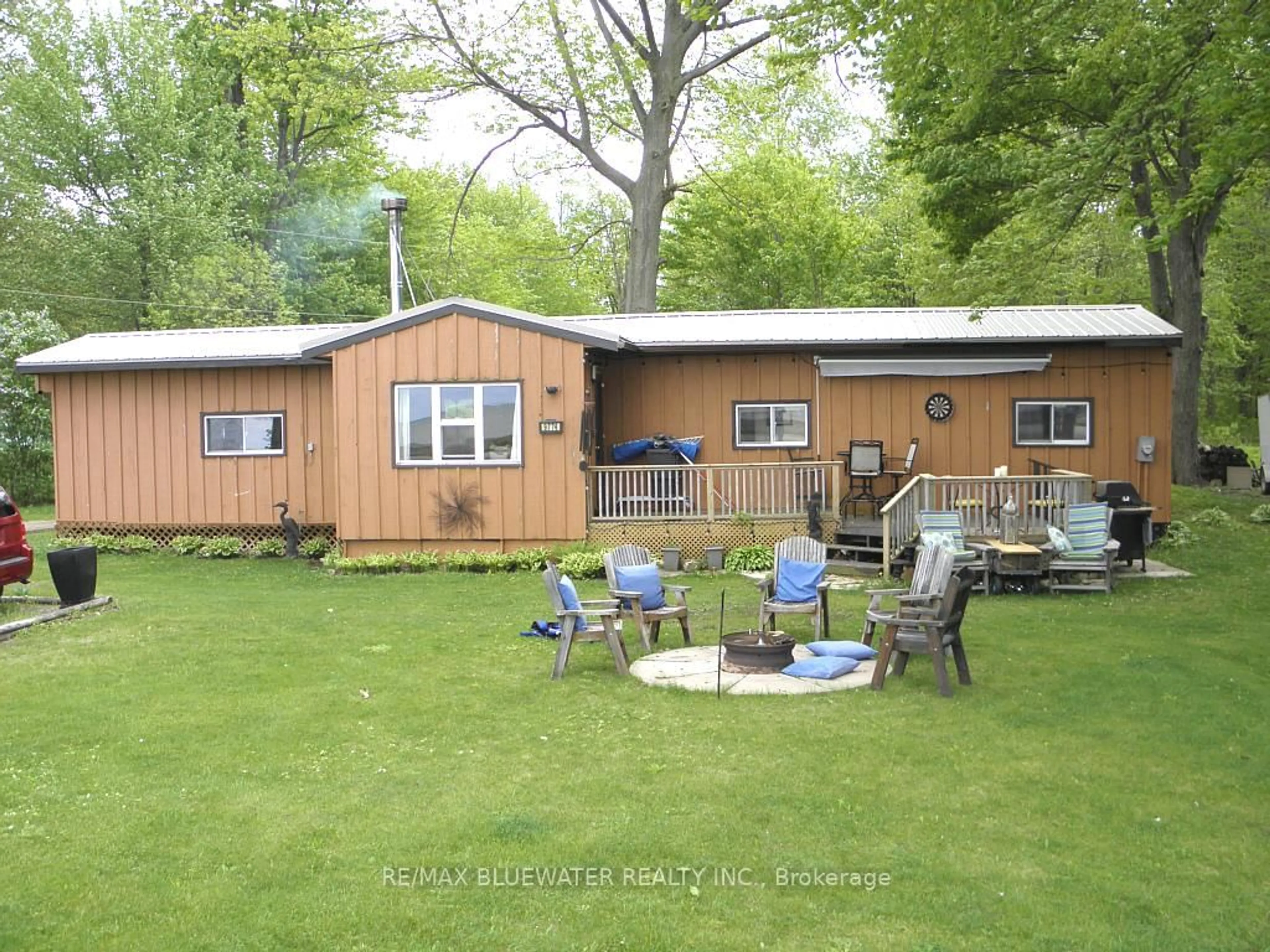 A pic from outside/outdoor area/front of a property/back of a property/a pic from drone, unknown for 9774 Lake Rd, Lambton Shores Ontario N0N 1J1