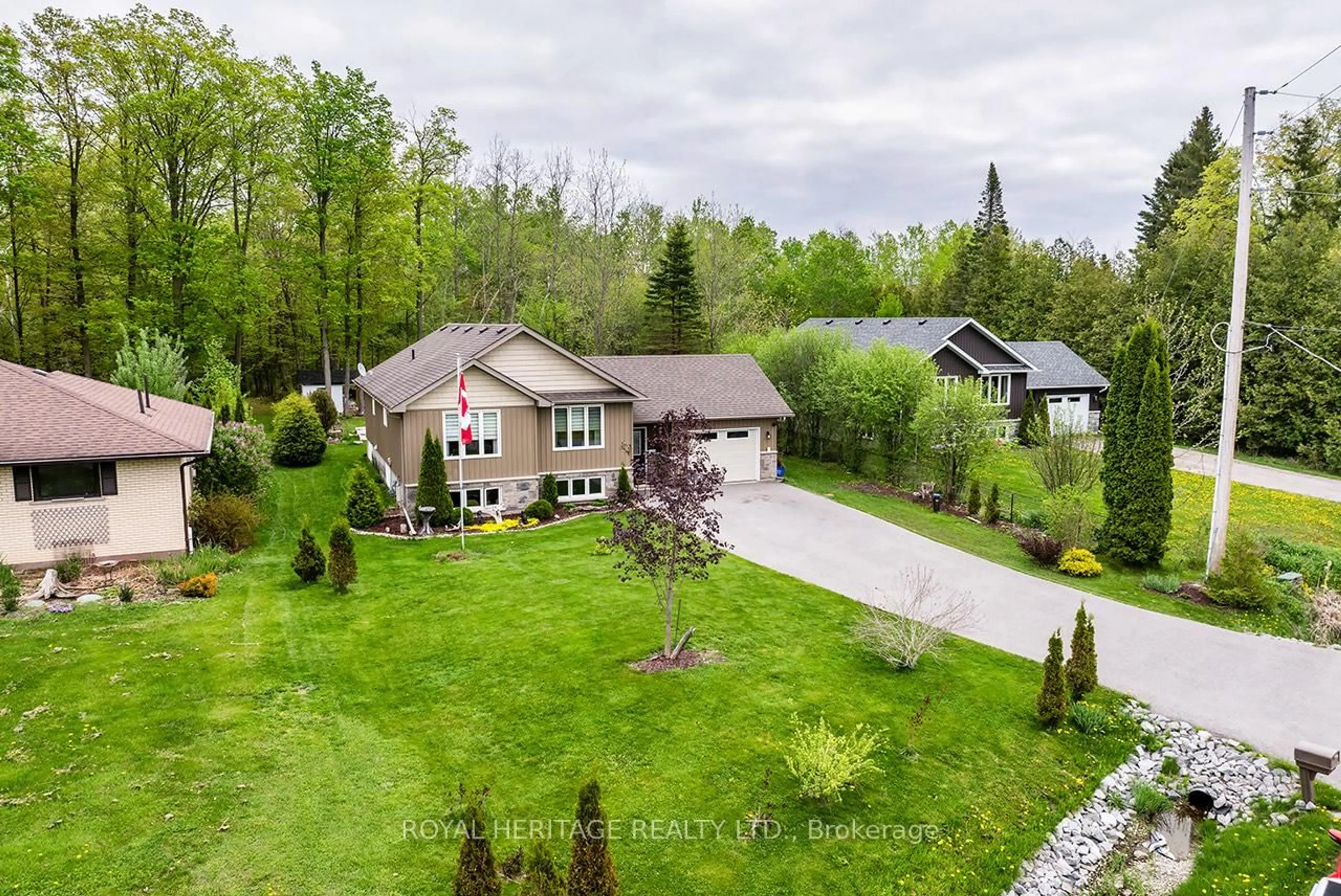A pic from outside/outdoor area/front of a property/back of a property/a pic from drone, unknown for 160 McGill Dr, Kawartha Lakes Ontario L0B 1K0