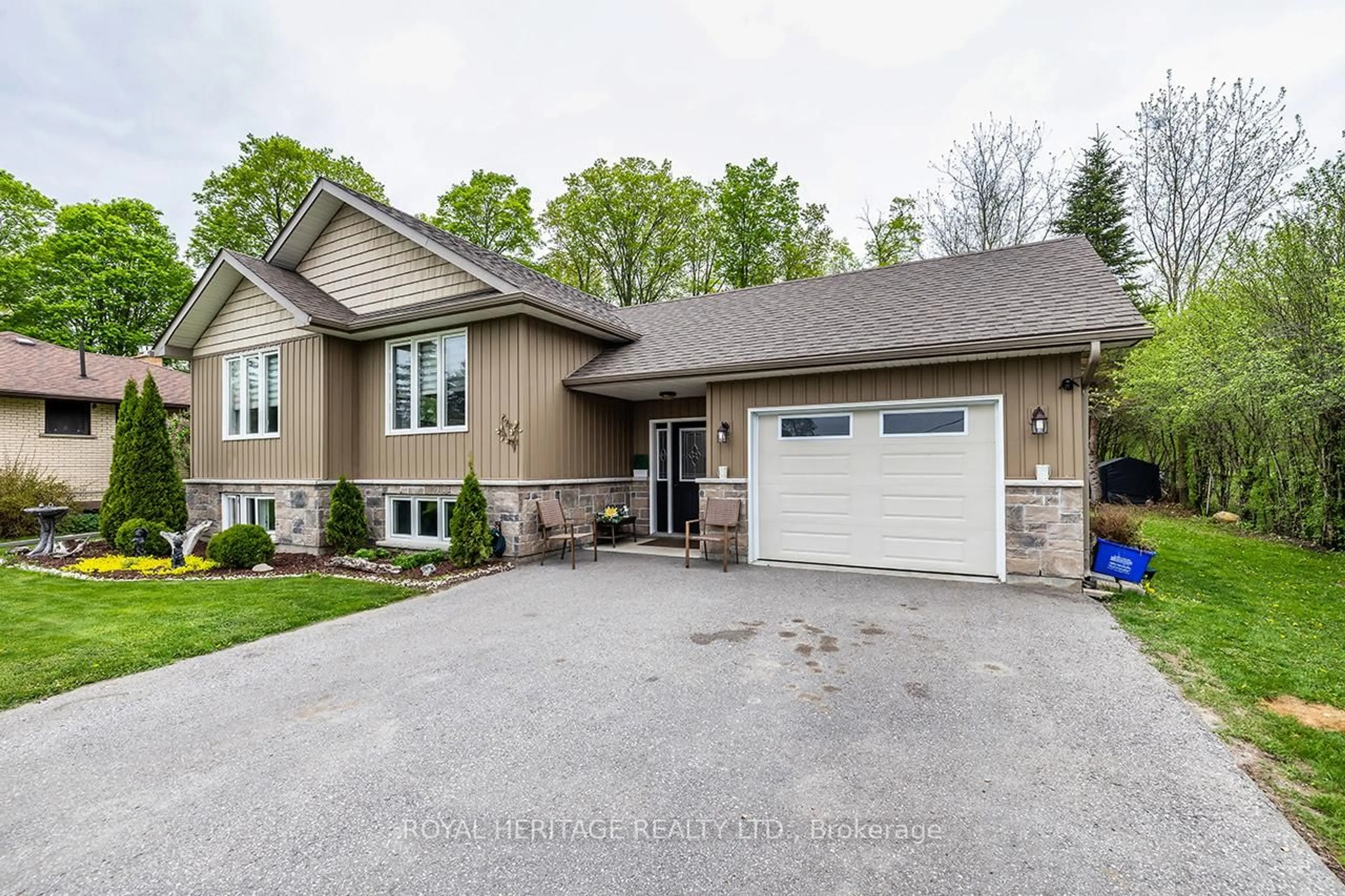 Home with brick exterior material, street for 160 McGill Dr, Kawartha Lakes Ontario L0B 1K0