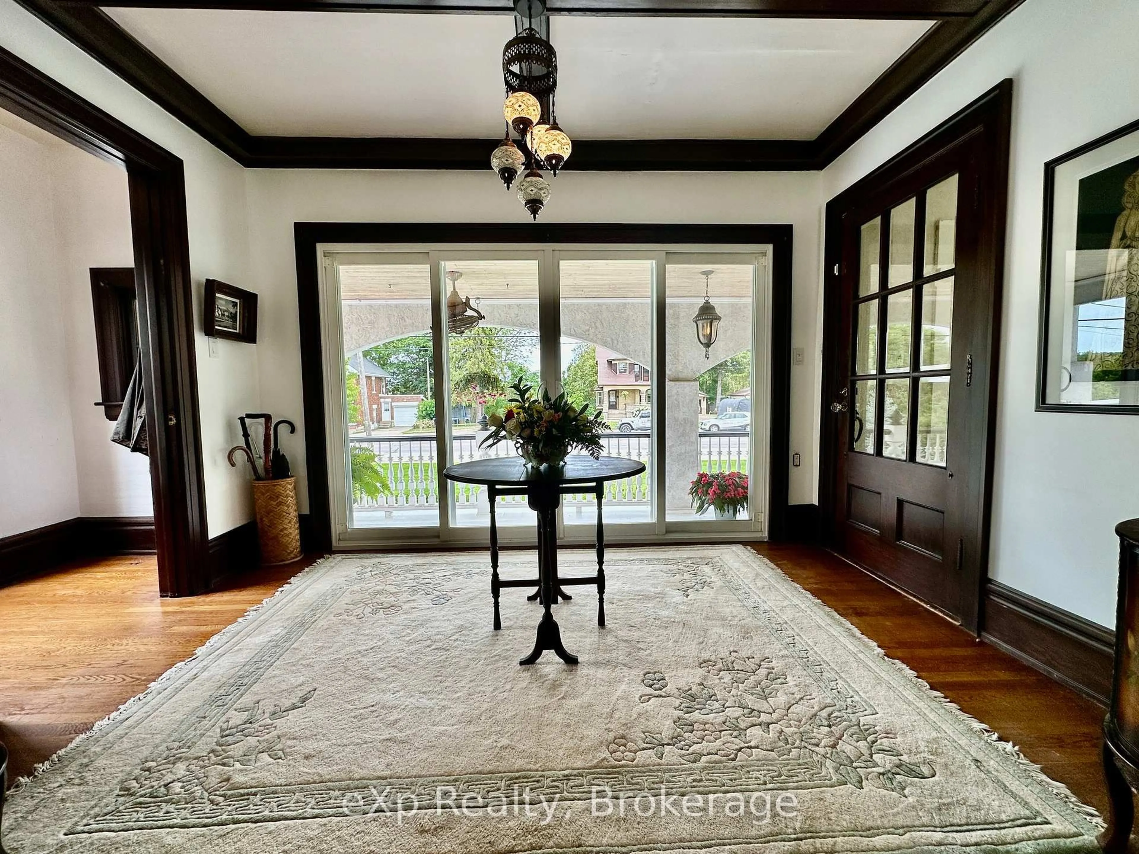 Indoor entryway for 85 10th St, Hanover Ontario N4N 1M9
