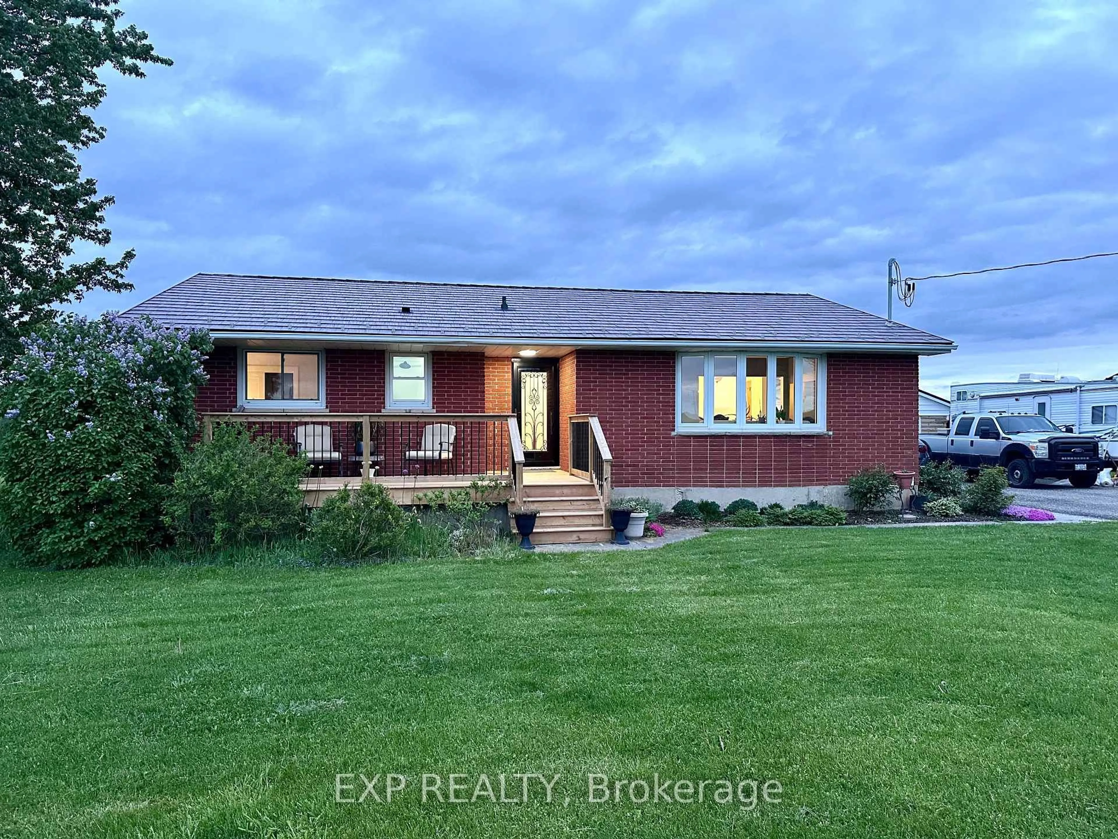 A pic from outside/outdoor area/front of a property/back of a property/a pic from drone, unknown for 9235 Hickory Dr, Strathroy-Caradoc Ontario N7G 3H3