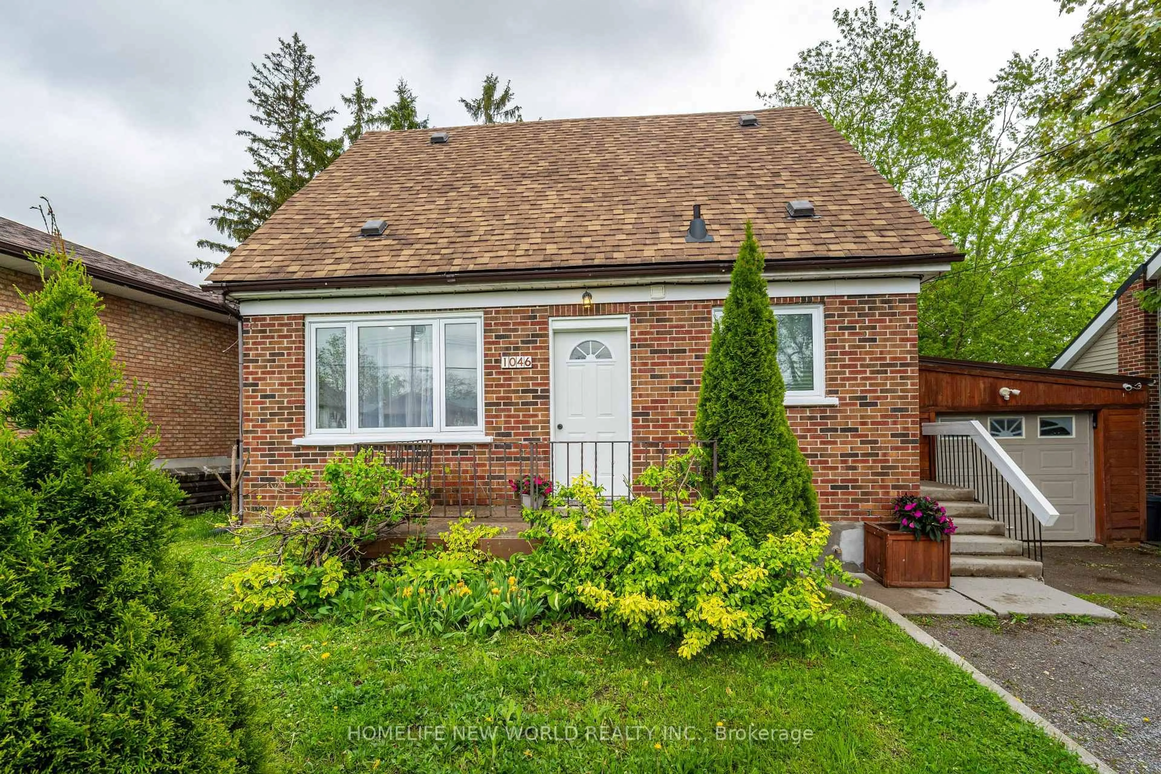 Home with brick exterior material, street for 1046 WESTERN Ave, Peterborough Central Ontario K9J 5W4
