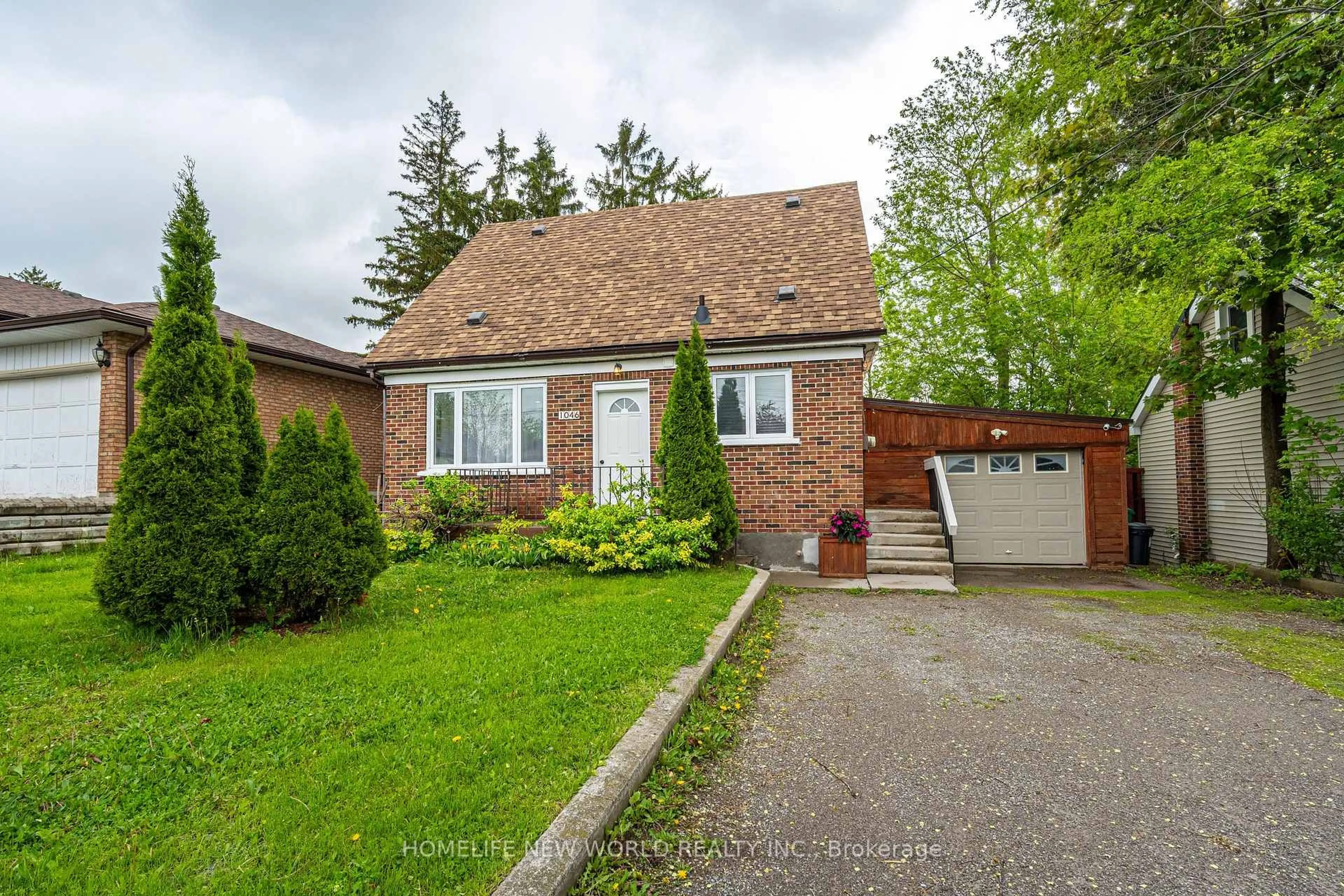 Home with brick exterior material, street for 1046 WESTERN Ave, Peterborough Central Ontario K9J 5W4