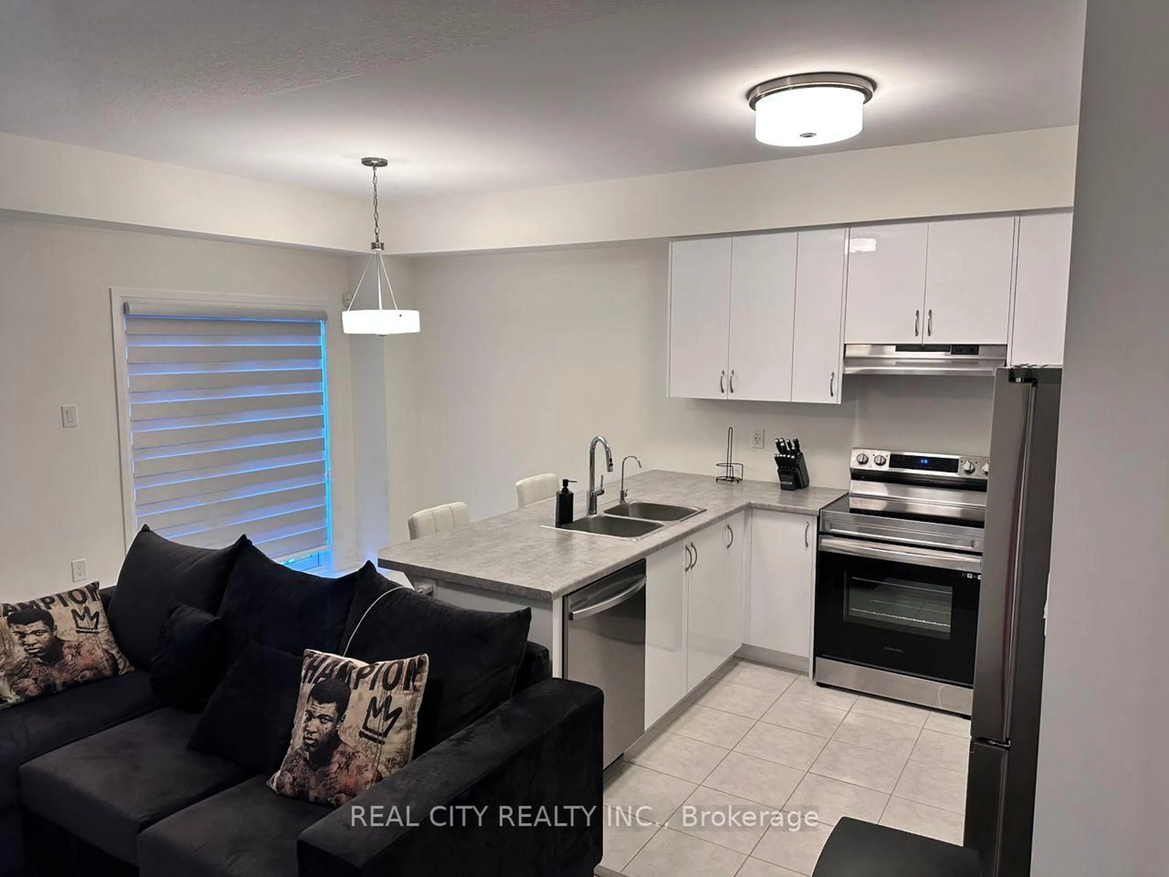 Open concept kitchen, unknown for 37 George Brier Dr, Brant Ontario N3L 0L1
