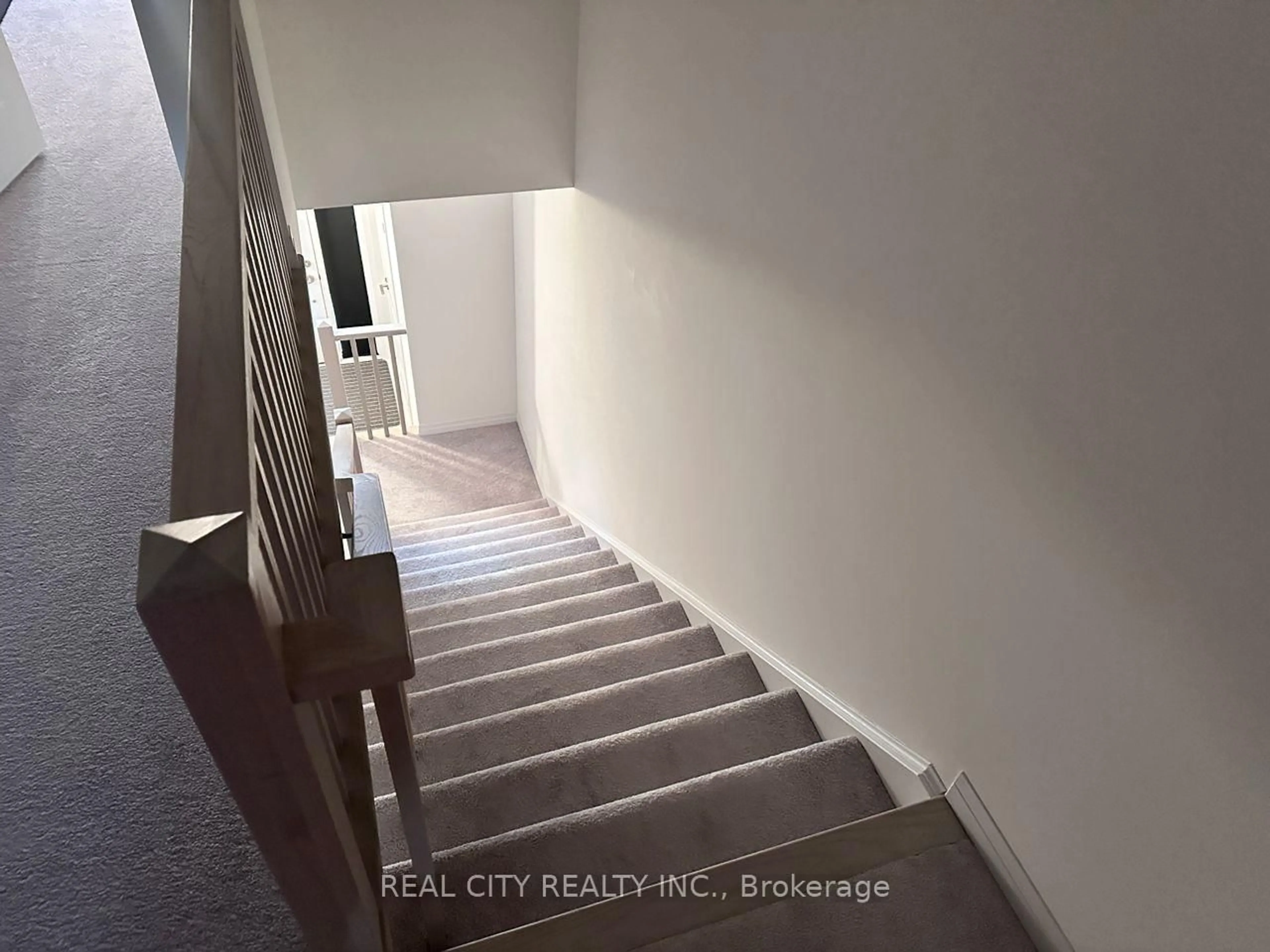 Stairs for 37 George Brier Dr, Brant Ontario N3L 0L1