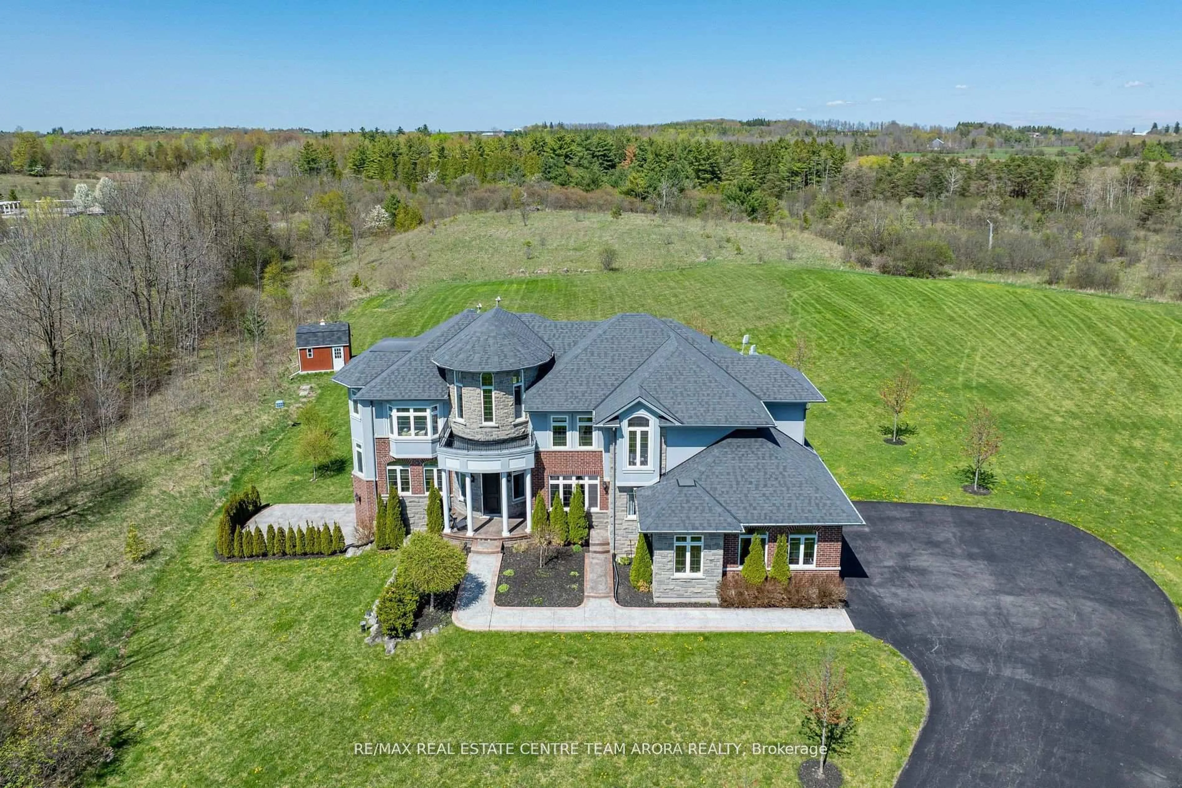 A pic from outside/outdoor area/front of a property/back of a property/a pic from drone, unknown for 100 Chesswood Tr, Hamilton Ontario L8N 2Z7