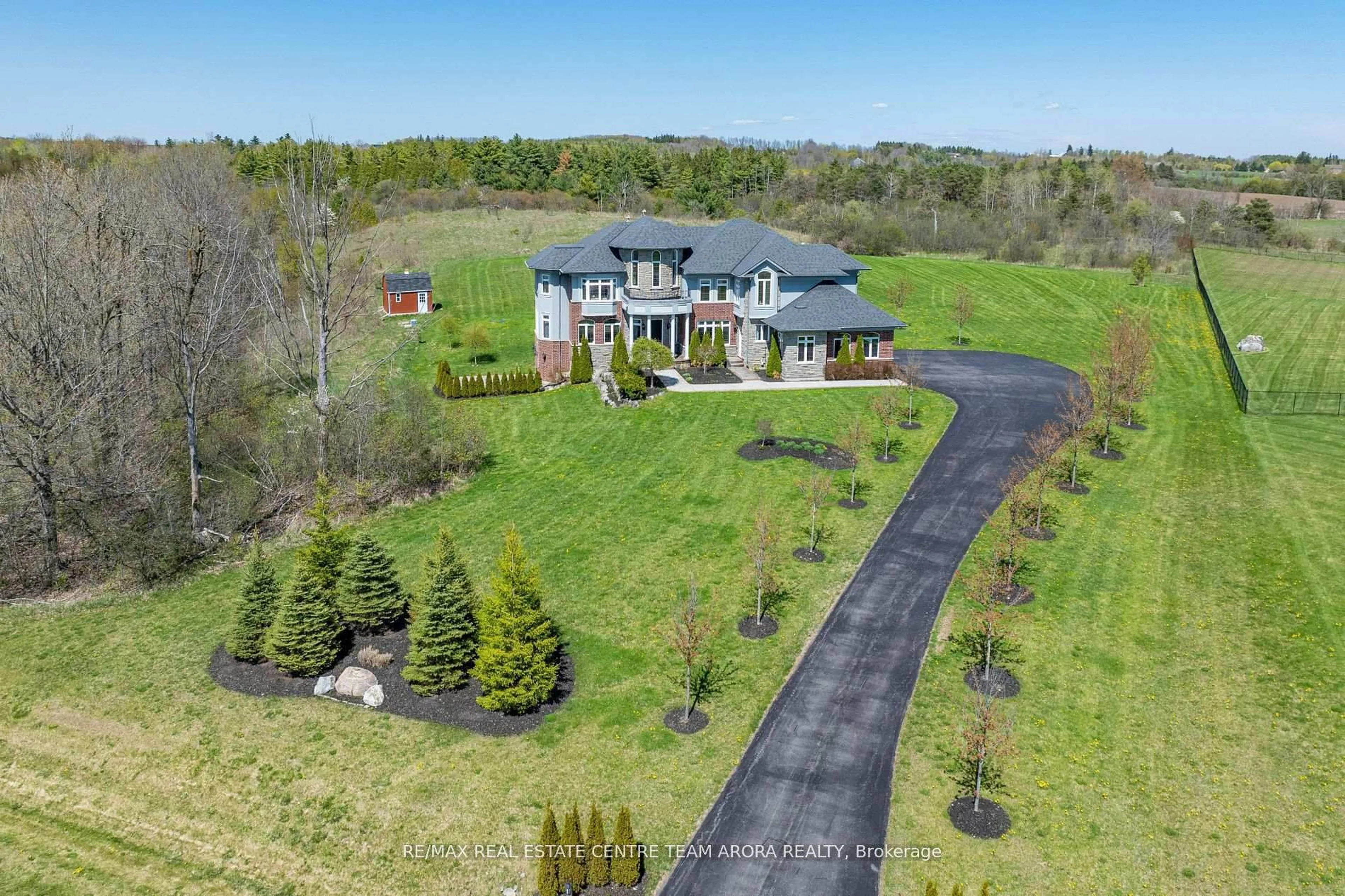 A pic from outside/outdoor area/front of a property/back of a property/a pic from drone, unknown for 100 Chesswood Tr, Hamilton Ontario L8N 2Z7