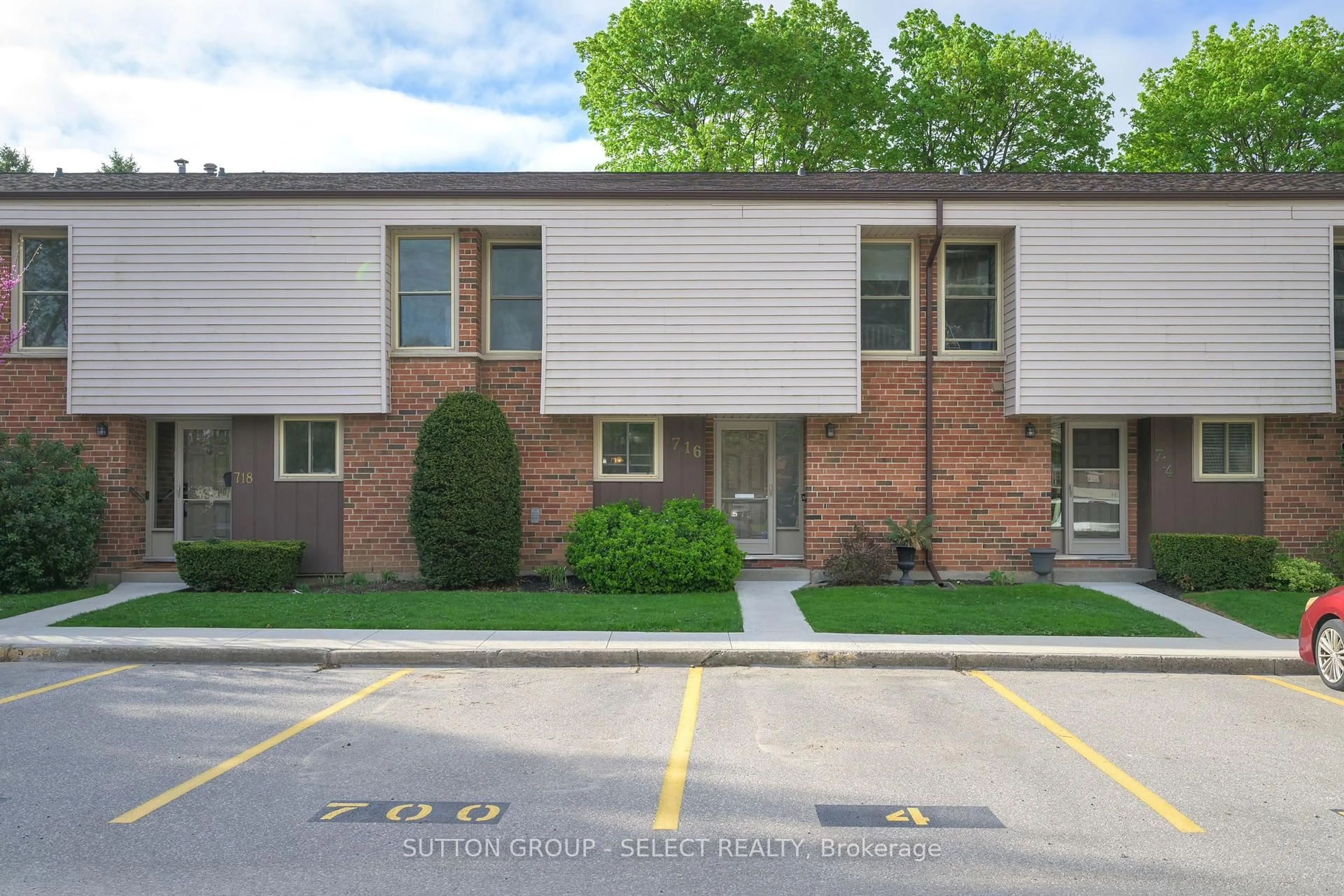 Unknown for 716 Fanshawe Park Rd, London North Ontario N5X 2B9