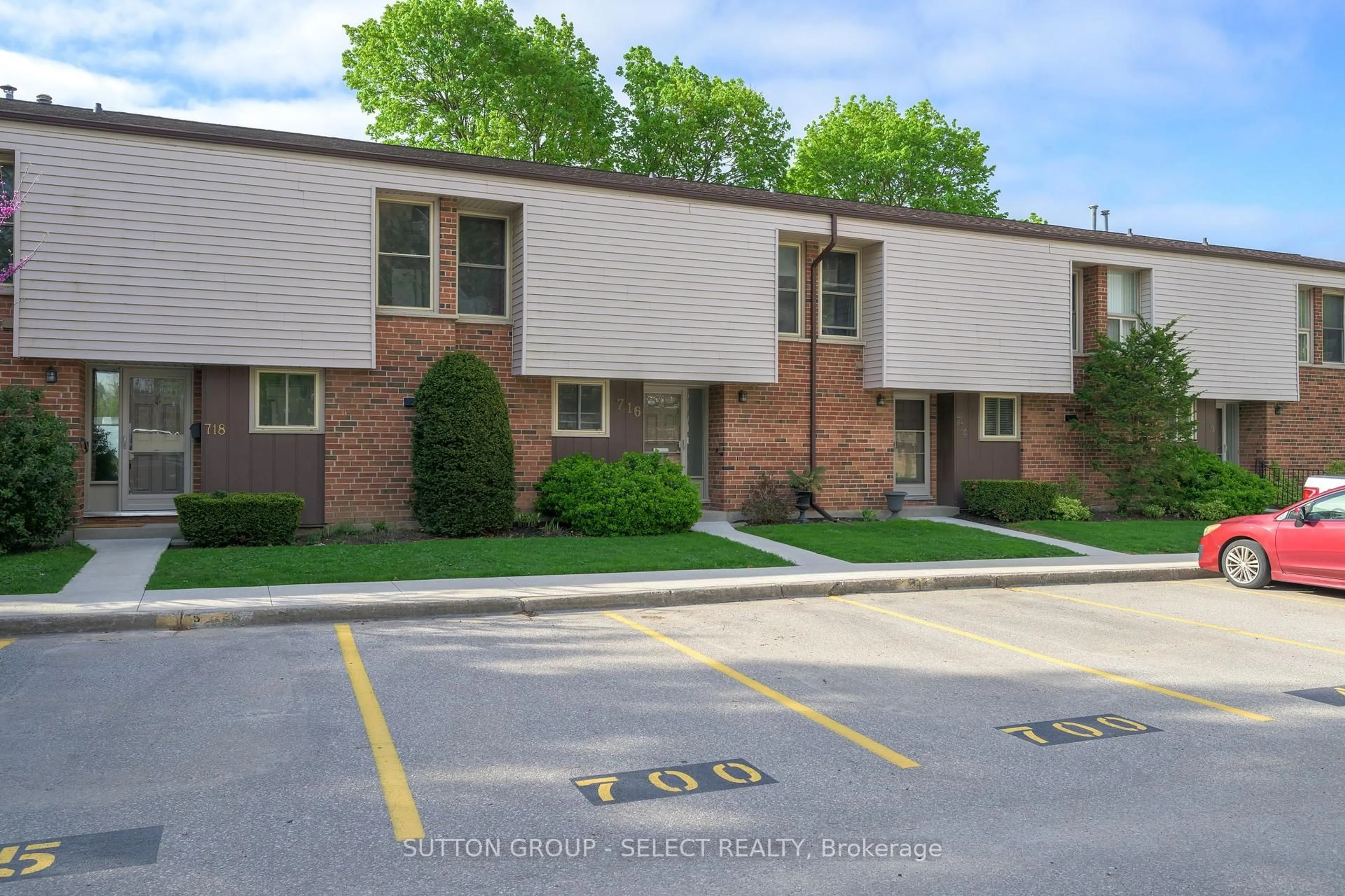 Unknown for 716 Fanshawe Park Rd, London North Ontario N5X 2B9
