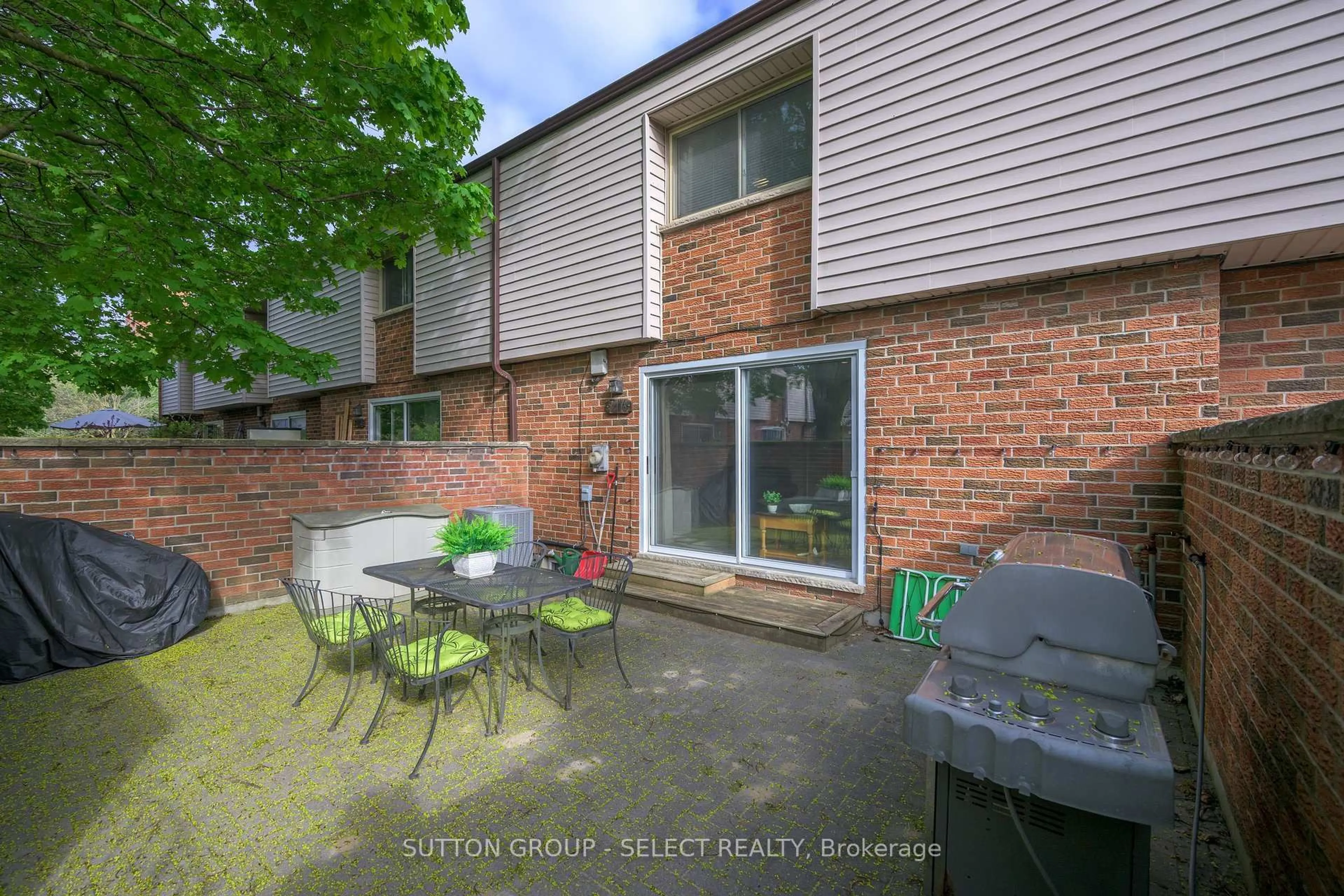 Patio, street for 716 Fanshawe Park Rd, London North Ontario N5X 2B9