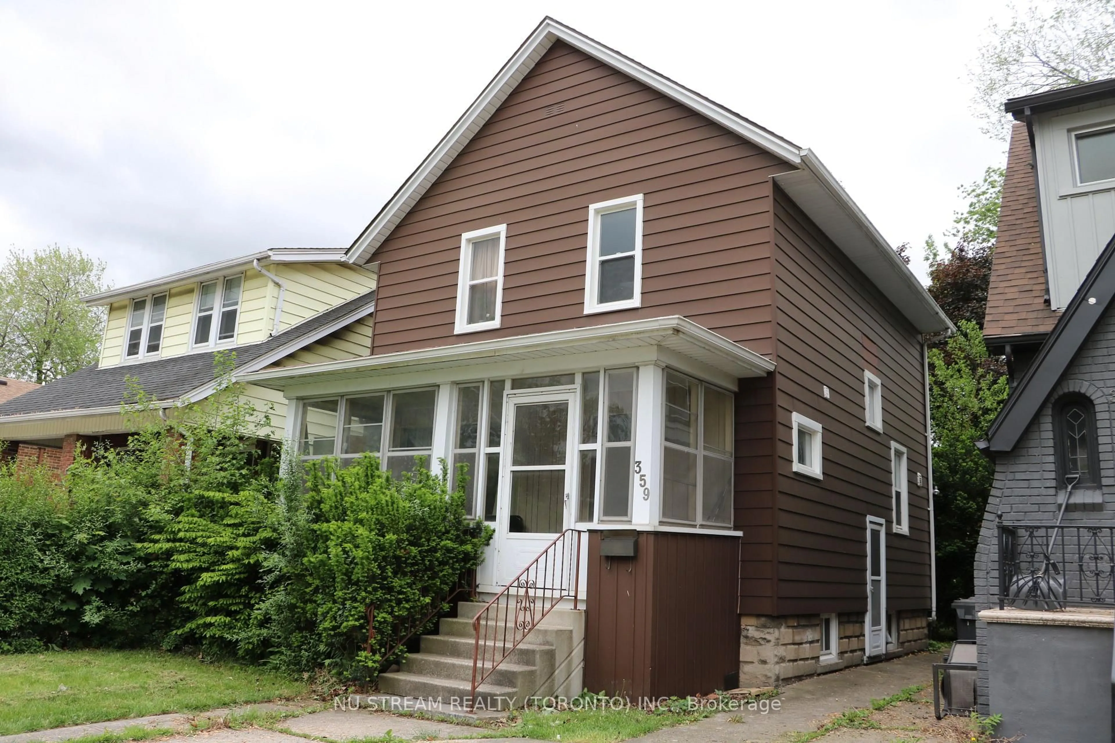 Home with vinyl exterior material, street for 359 Randolph Ave, Windsor Ontario N9B 2T4