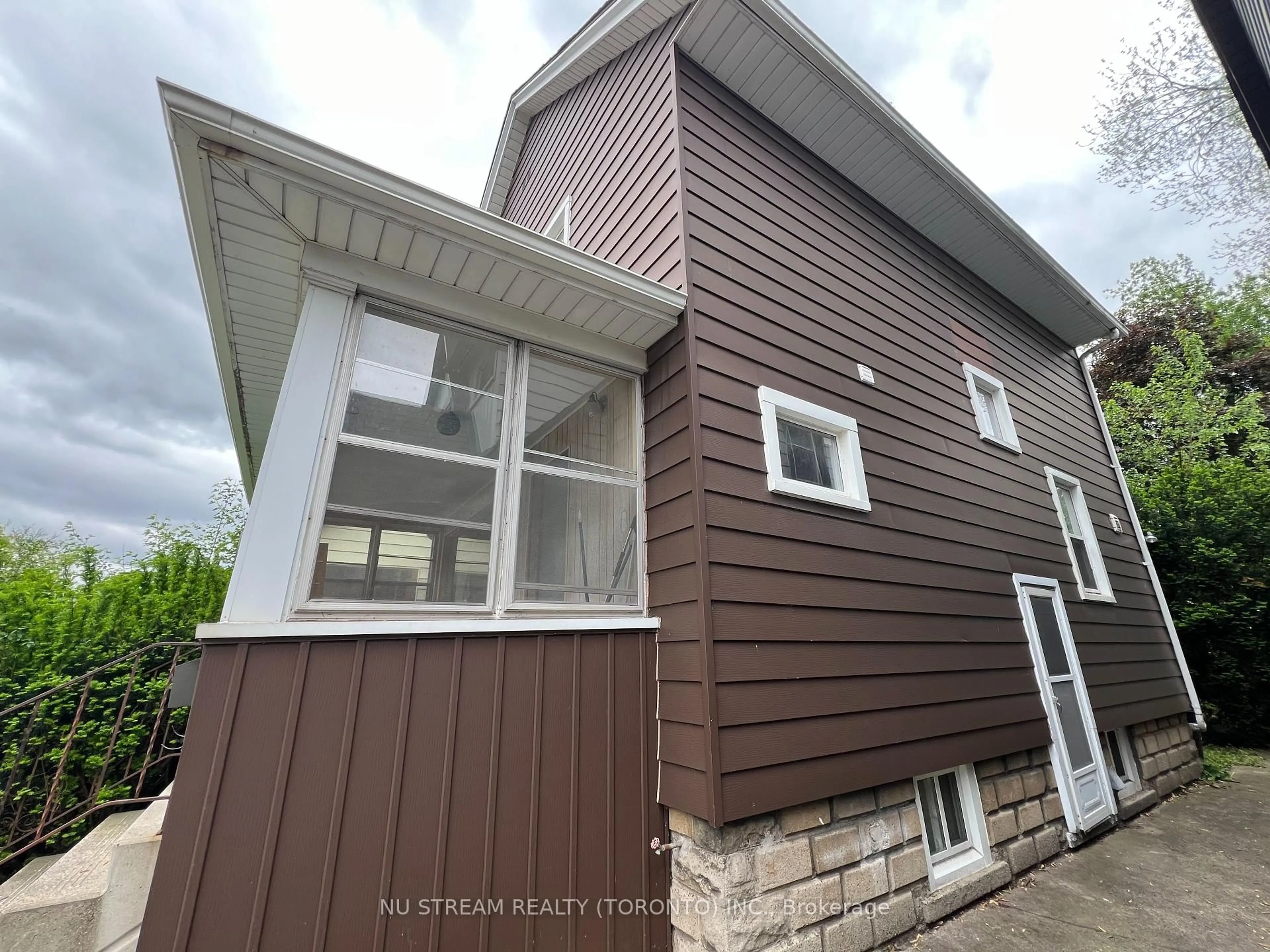 Home with vinyl exterior material, street for 359 Randolph Ave, Windsor Ontario N9B 2T4