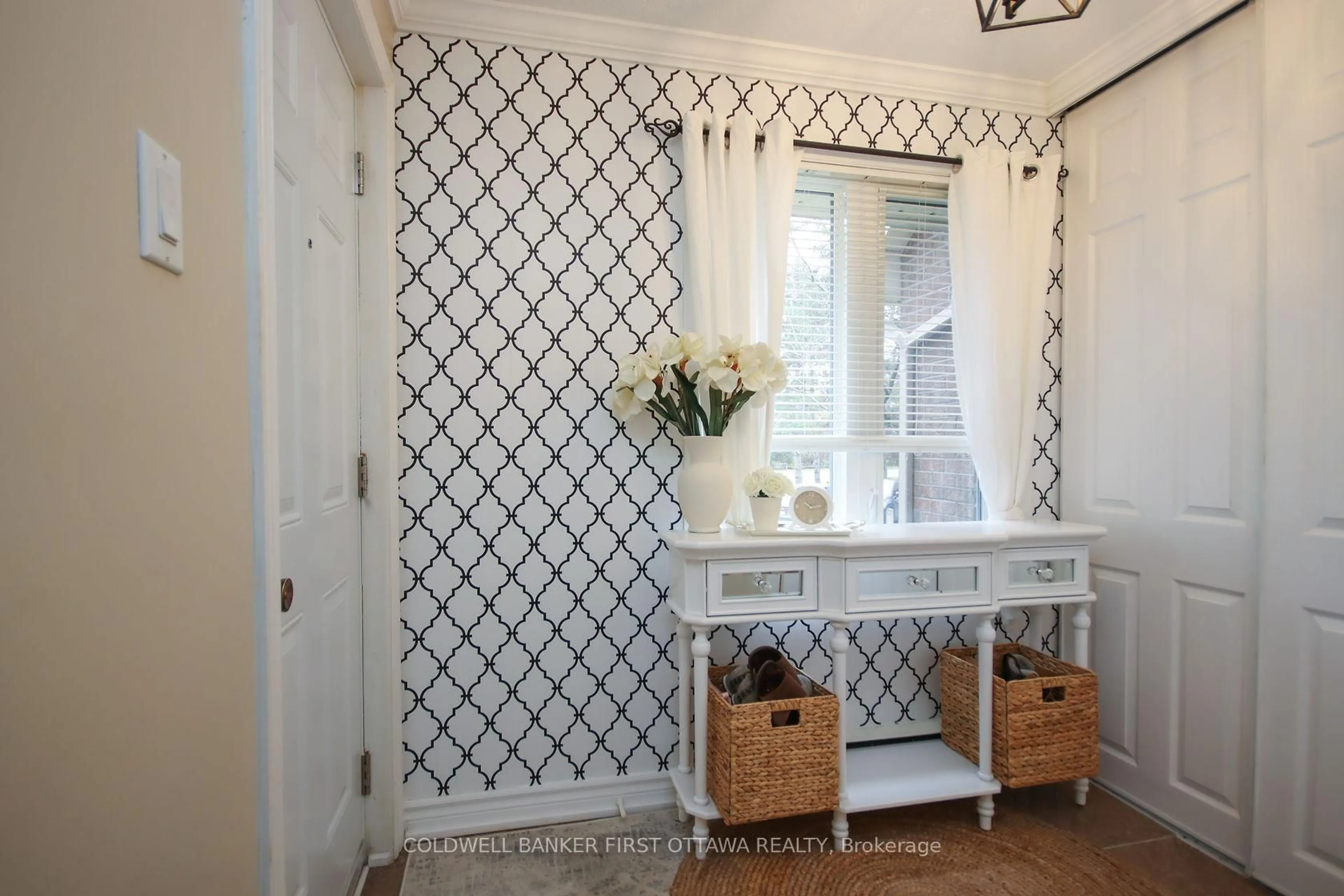Indoor entryway for 6702 Jeanne Darc Blvd #A, Ottawa Ontario K1C 6E9