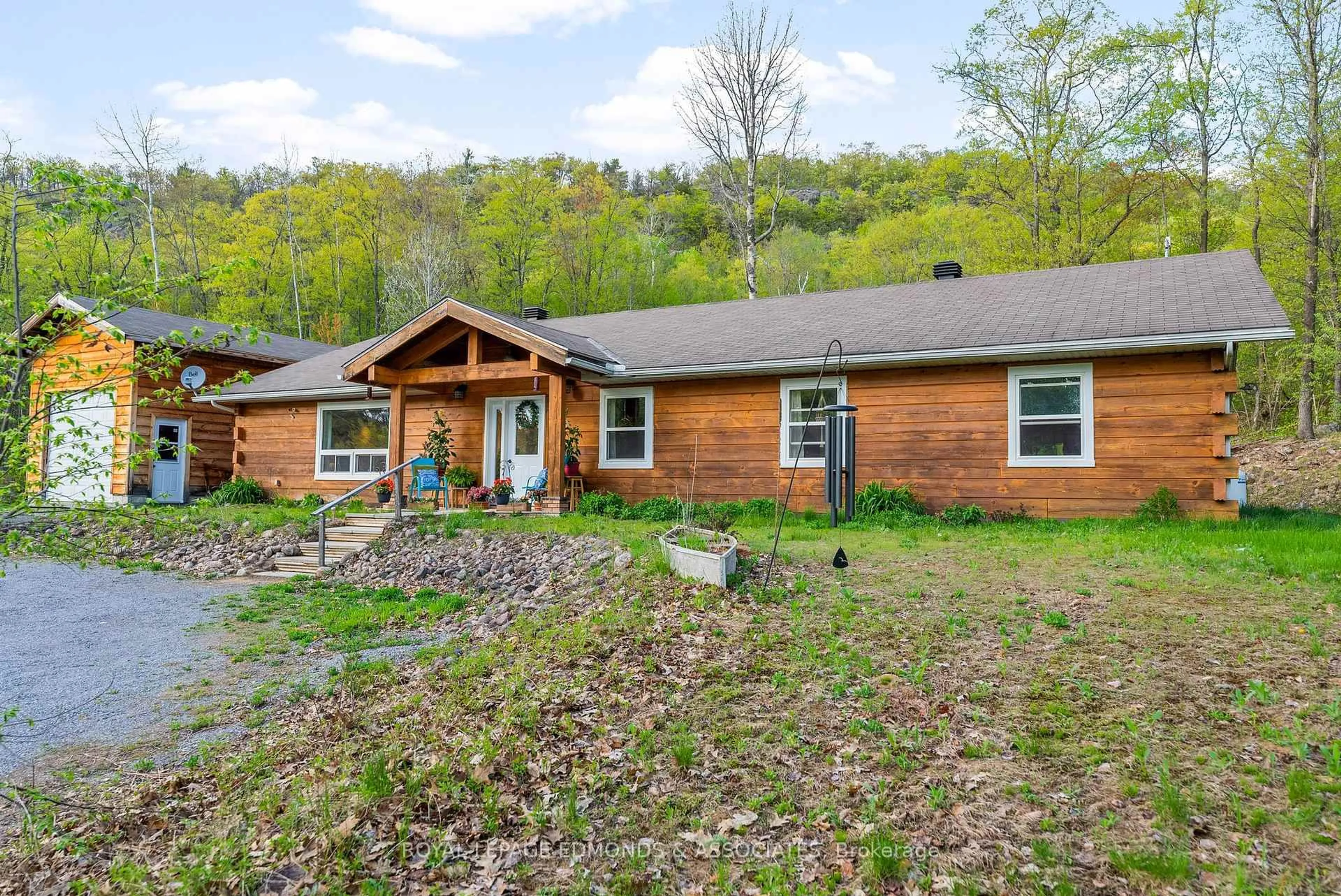 Home with vinyl exterior material, unknown for 864 Tramore Rd, Golden Lake Ontario K0J 1X0