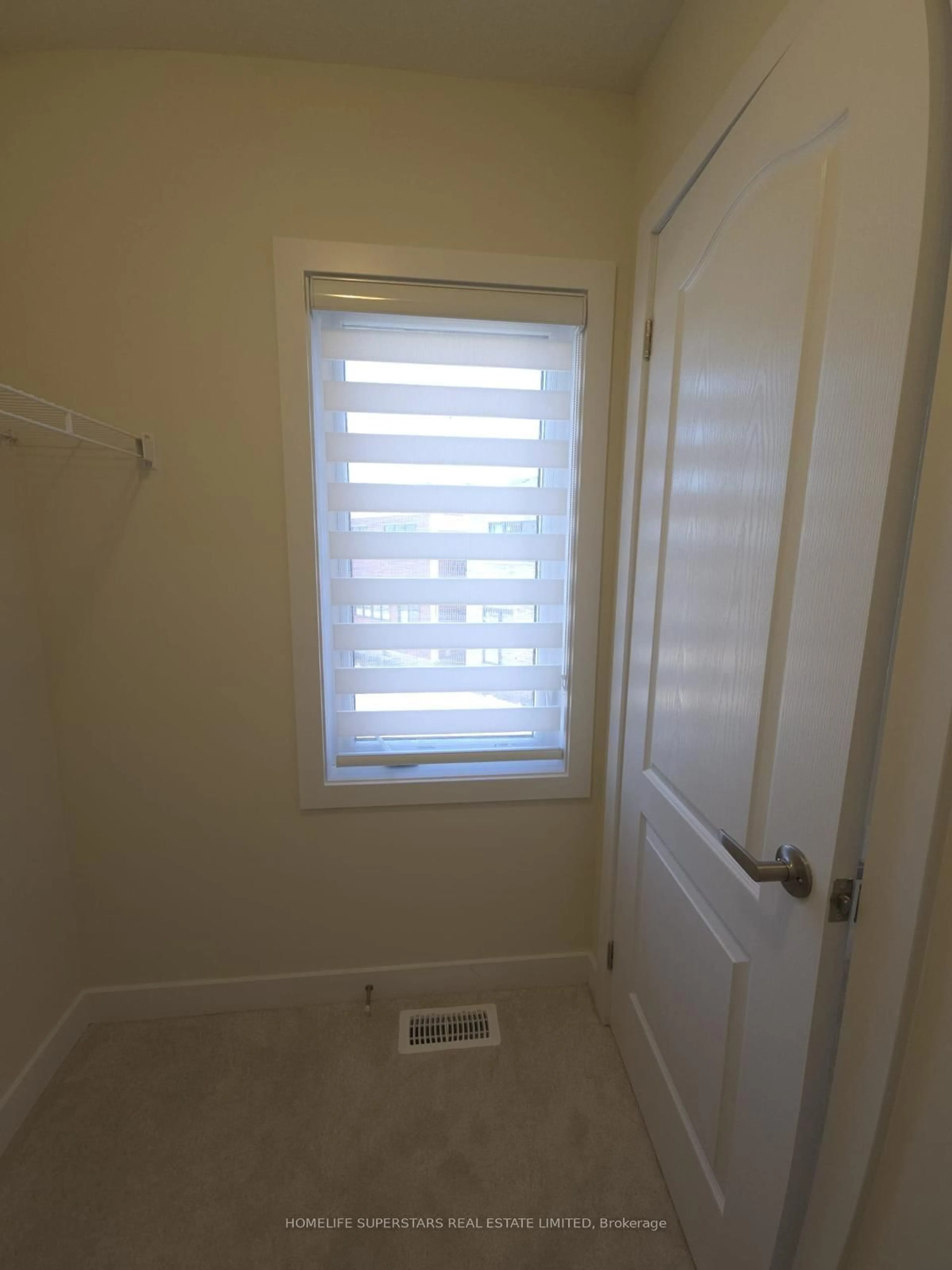 A pic of a room for 100 Keelson St, Welland Ontario L3B 5K5