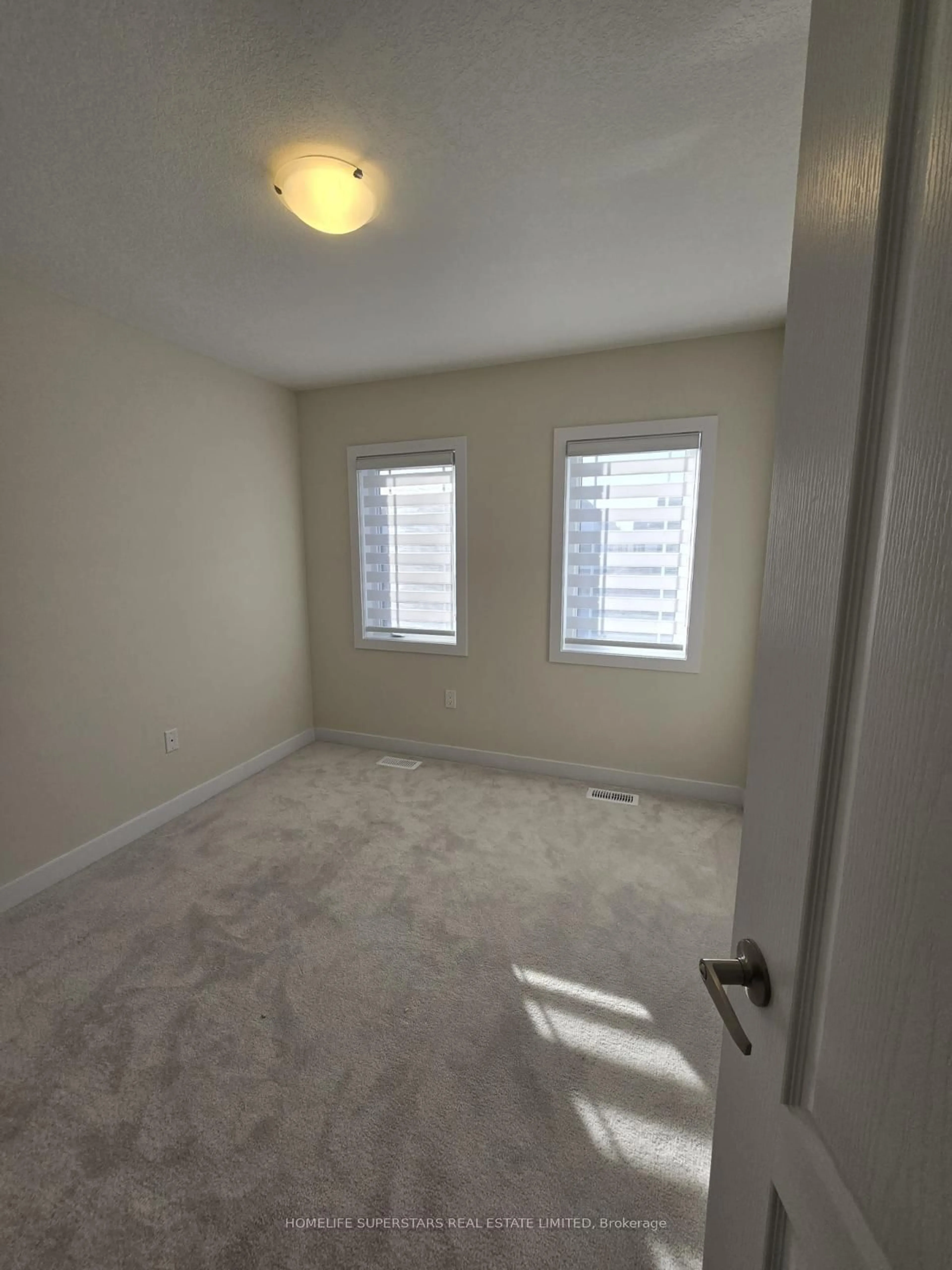 A pic of a room for 100 Keelson St, Welland Ontario L3B 5K5