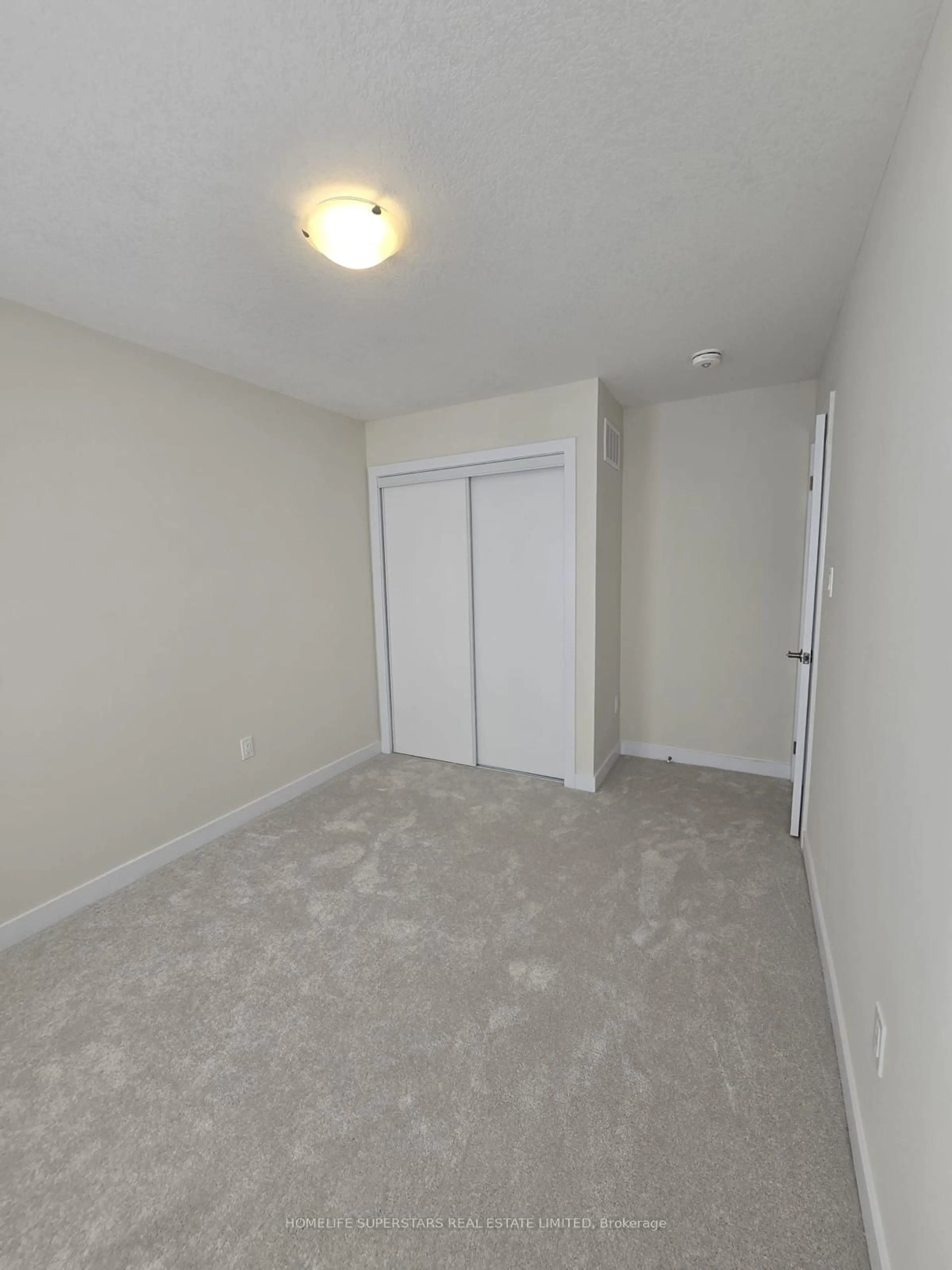 A pic of a room for 100 Keelson St, Welland Ontario L3B 5K5
