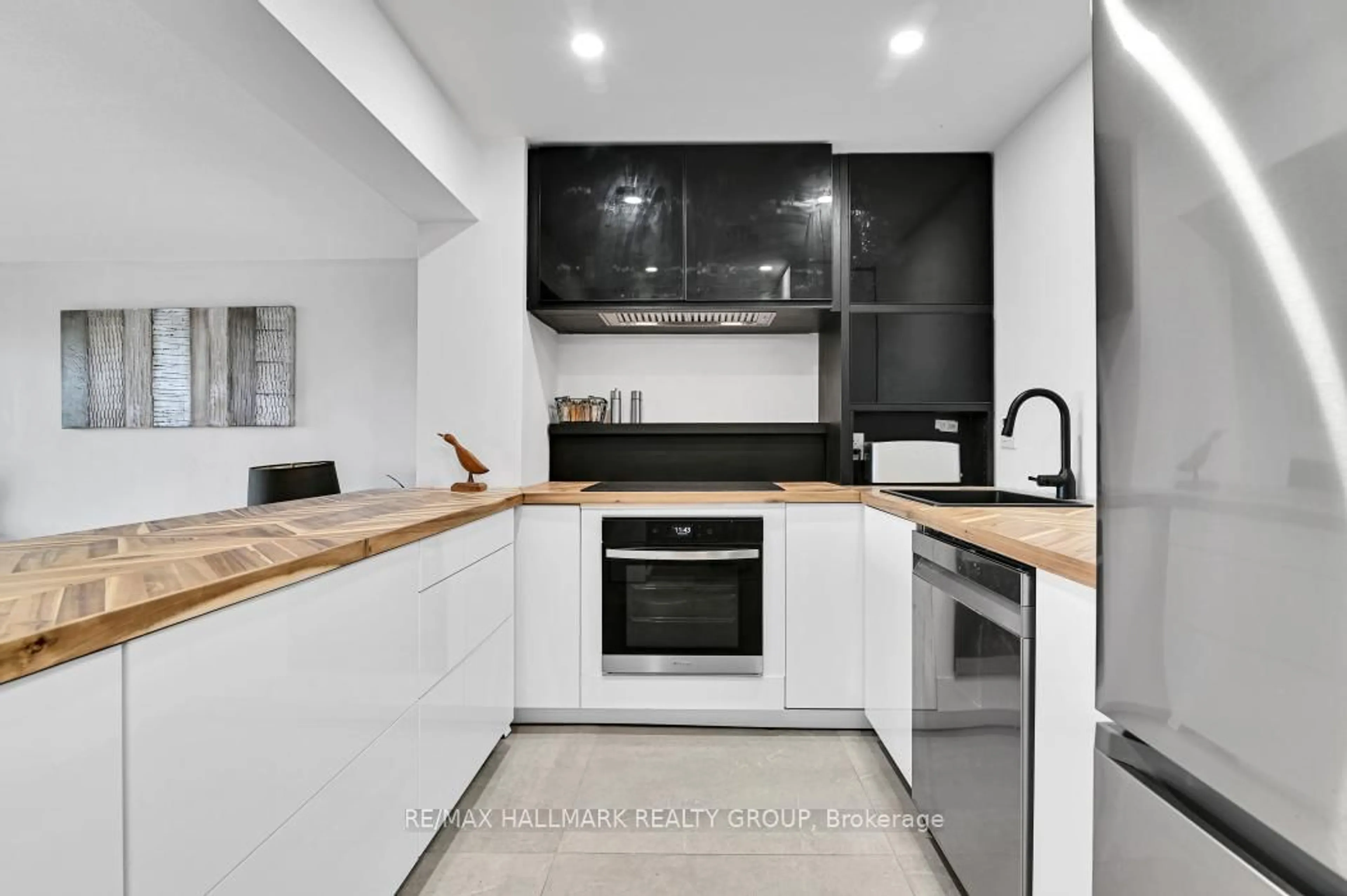 Standard kitchen, unknown for 1081 Ambleside Dr #1808, Ottawa Ontario K2B 8C8