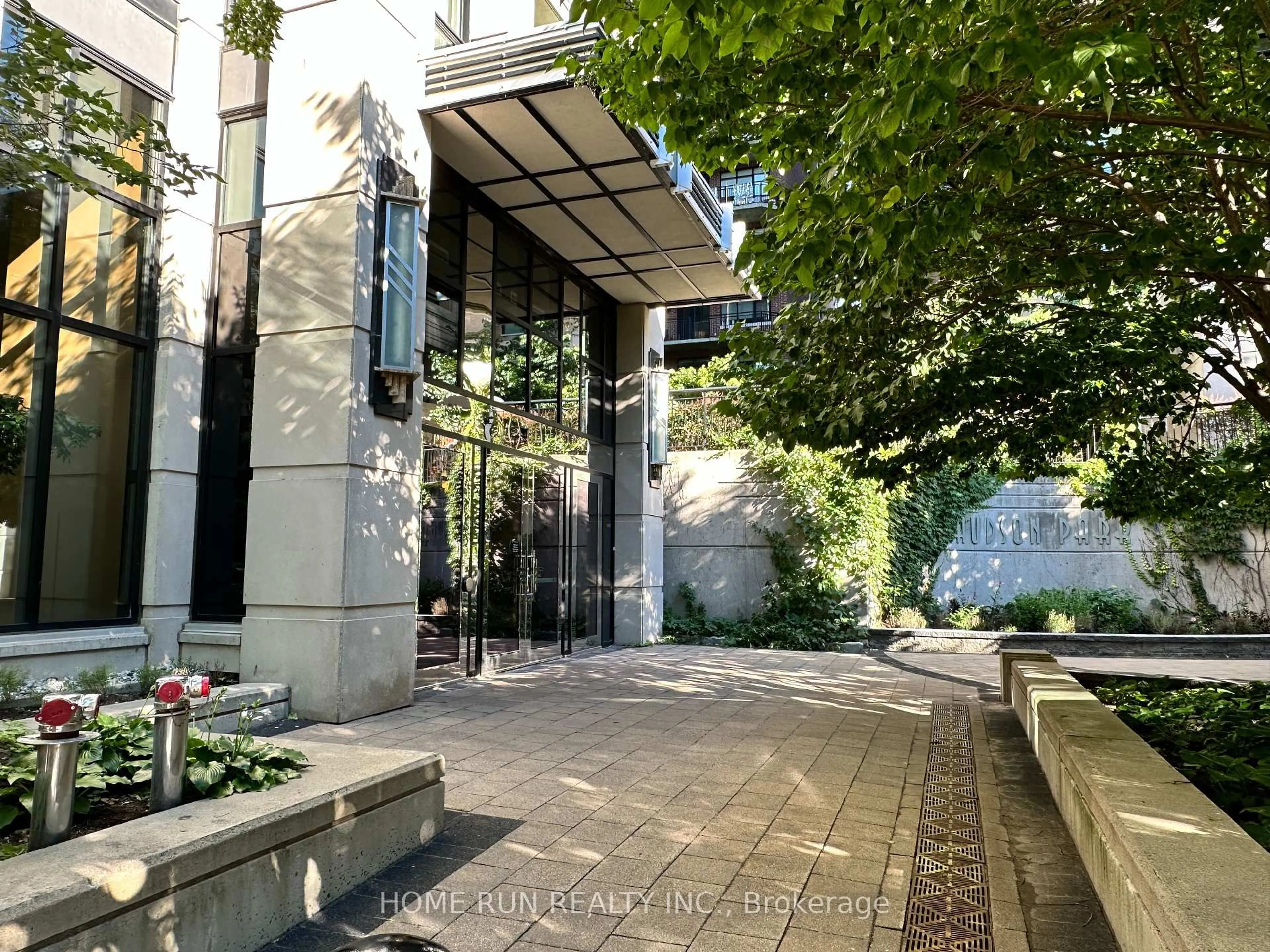 Indoor foyer for 235 Kent St #714, Ottawa Ontario K2P 0A5