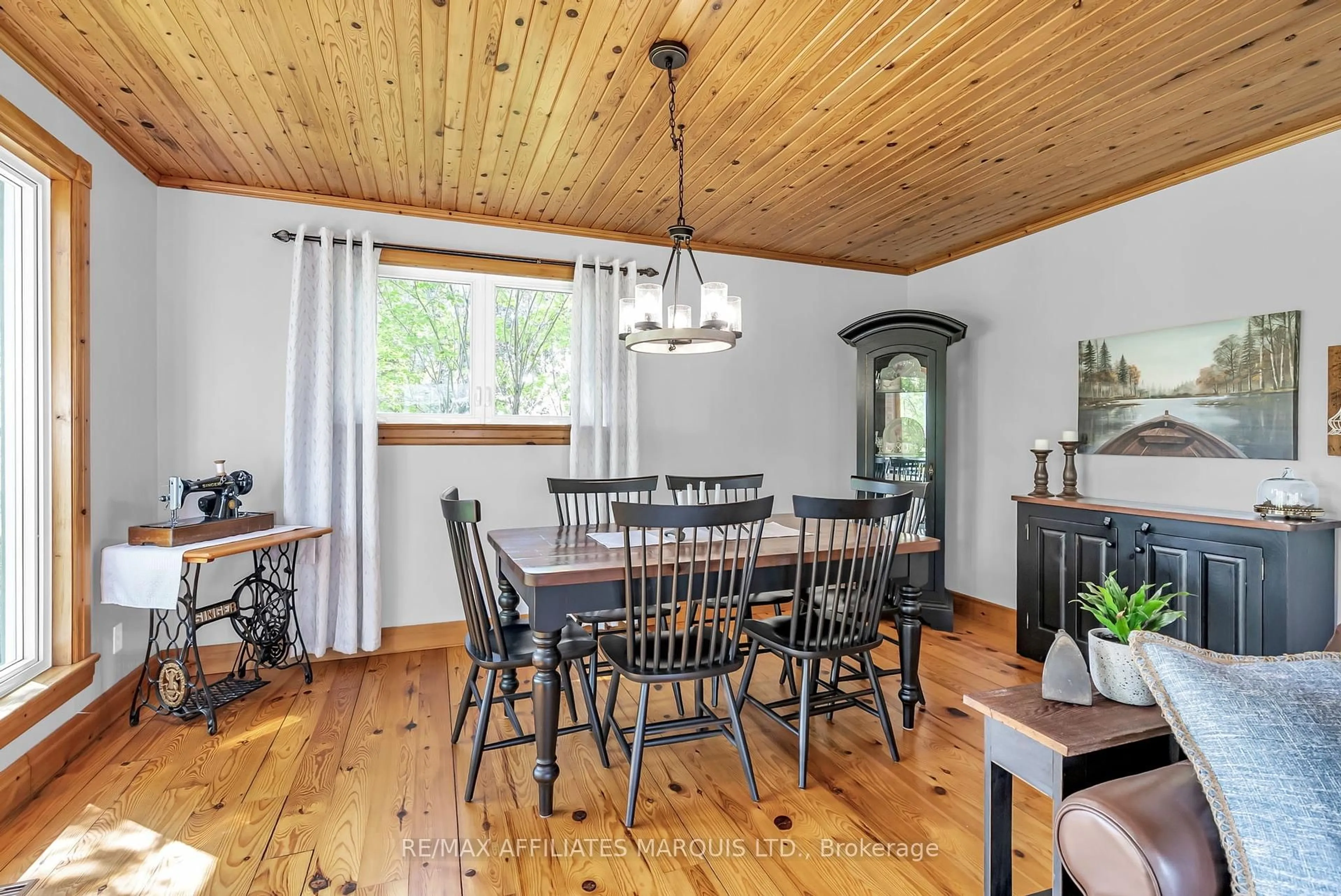 Dining room, wood/laminate floor for 19235 Beaver Brook Rd, South Glengarry Ontario K0C 1S0
