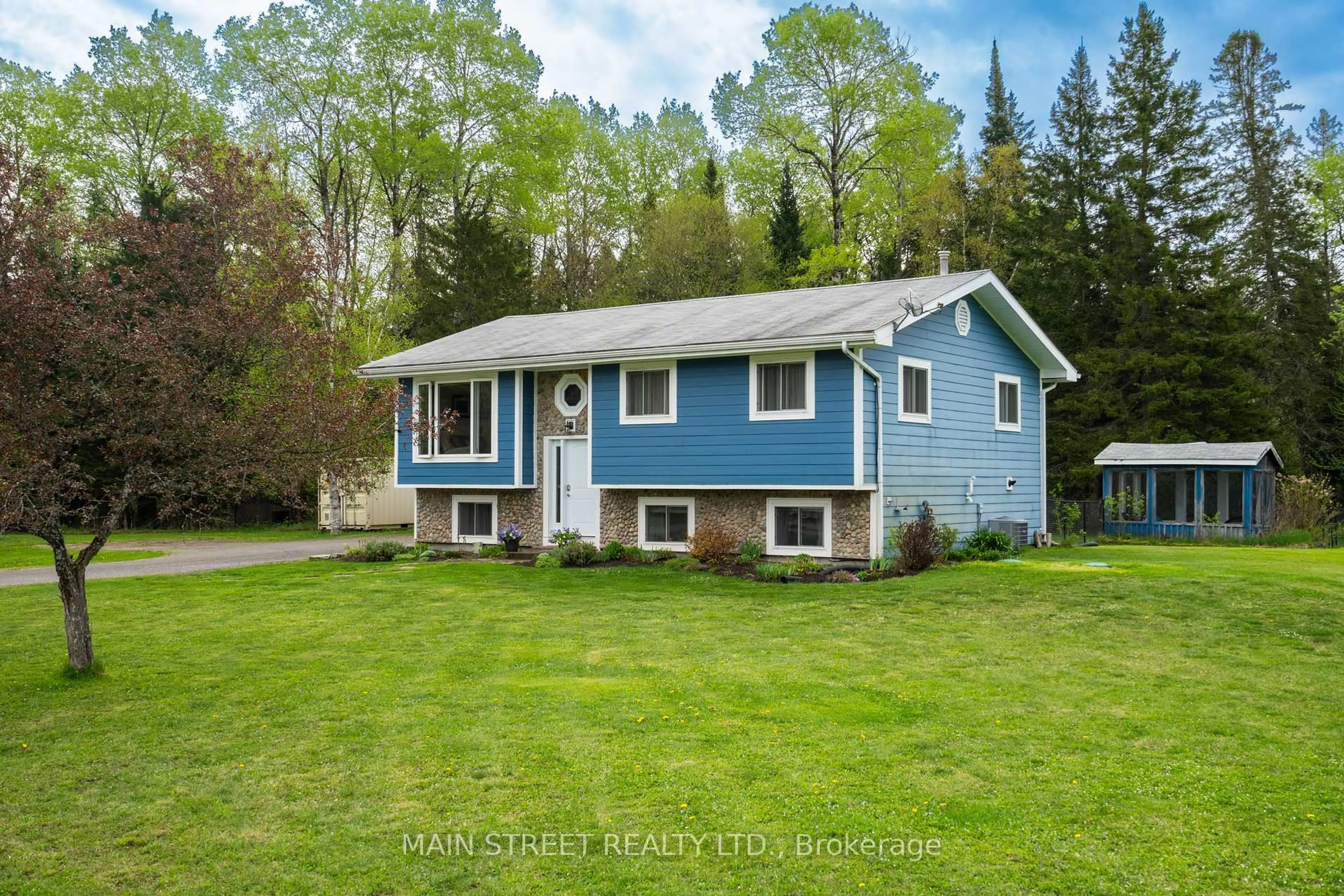 Home with vinyl exterior material, street for 155 Silverdale Dr, Huntsville Ontario P1H 2J2