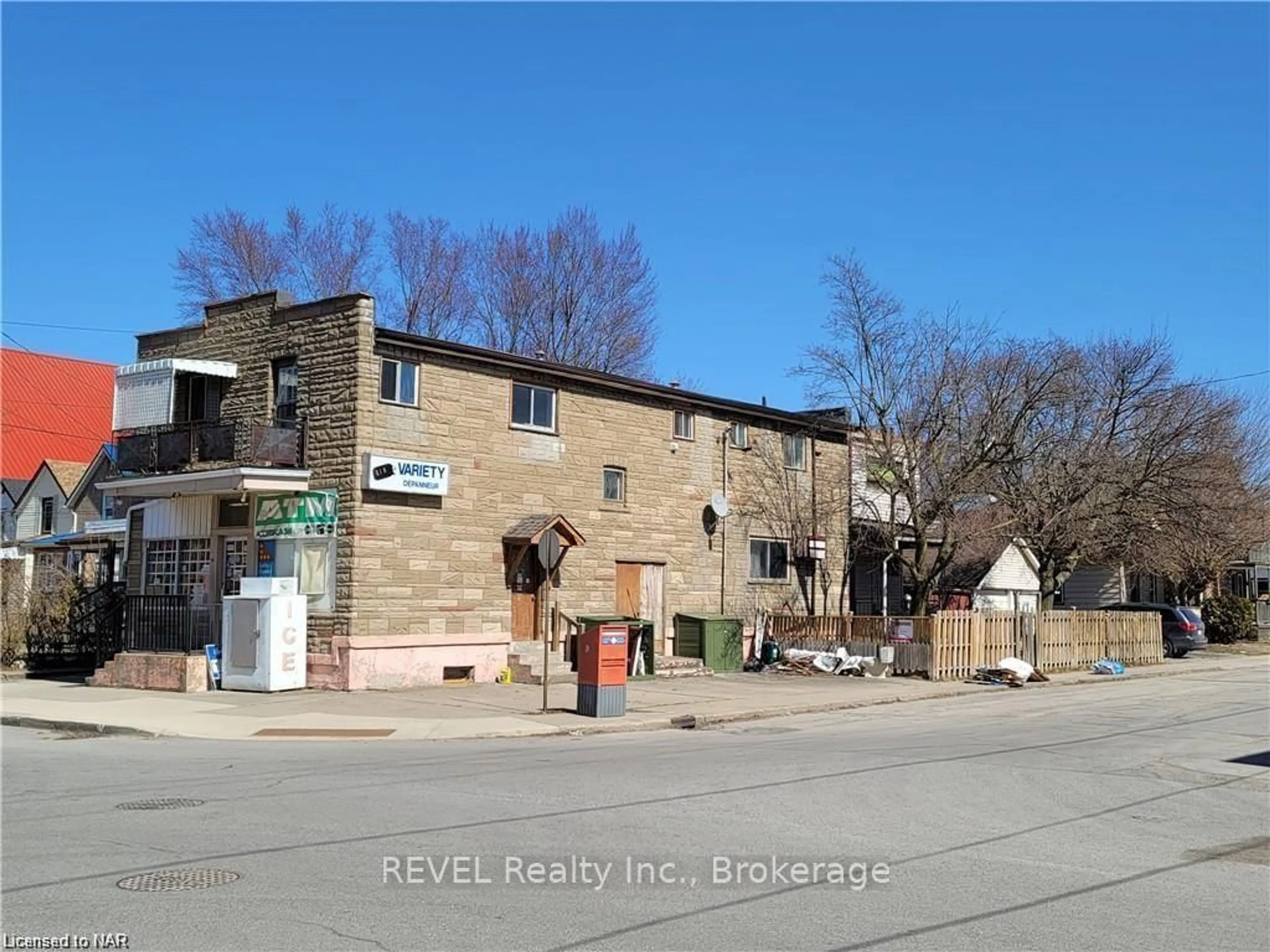 Unknown for 94 Empire St, Welland Ontario L3B 2L4