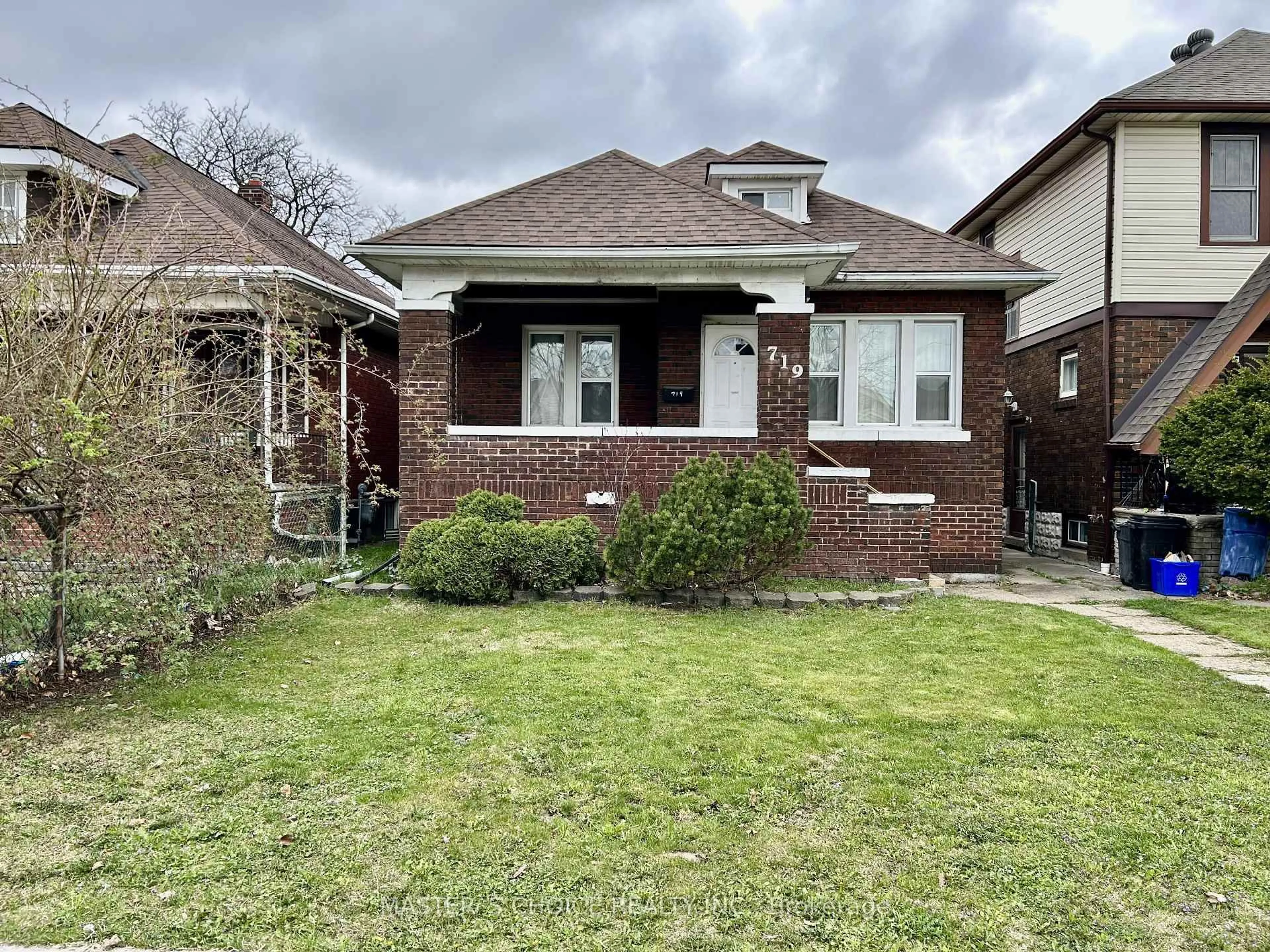 Home with brick exterior material, street for 719 Rankin Ave, Windsor Ontario N9B 2R8