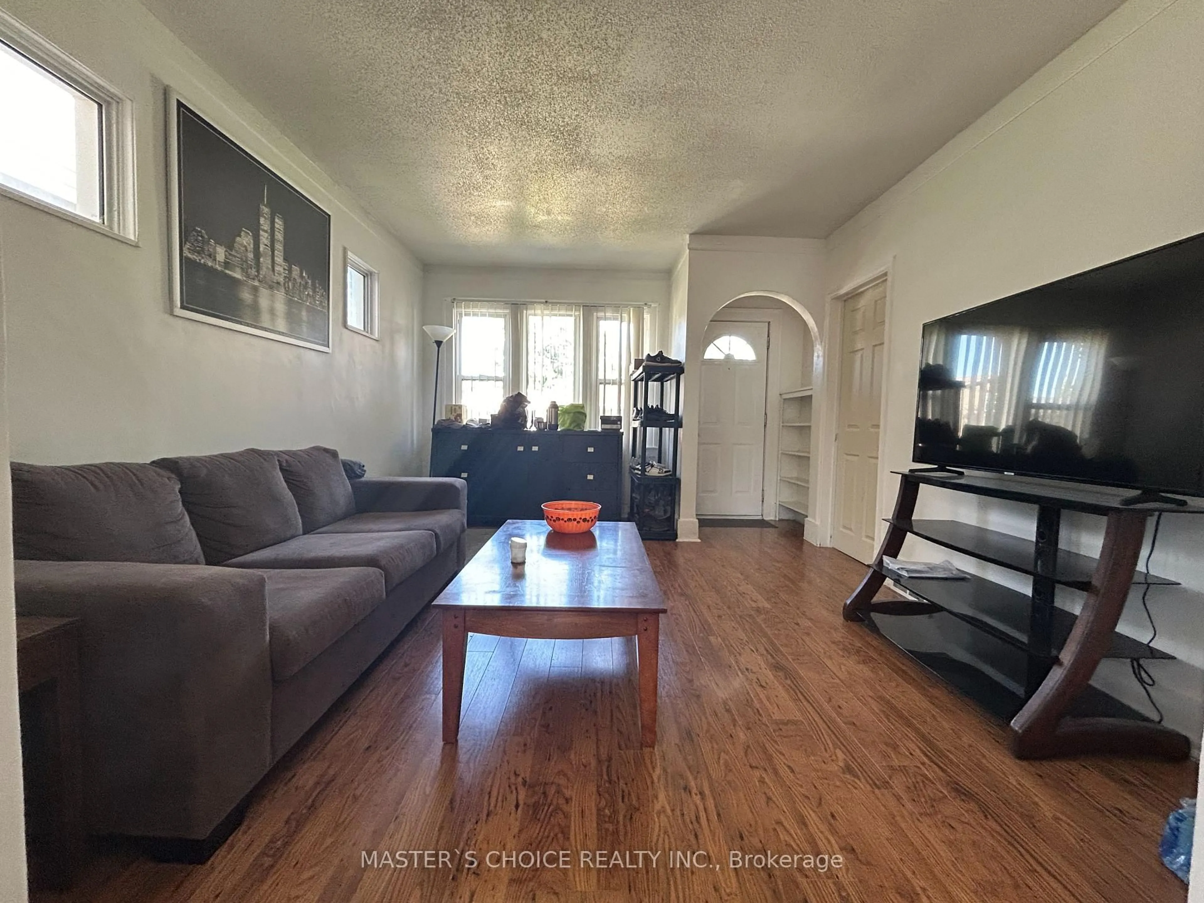 Living room with furniture, unknown for 719 Rankin Ave, Windsor Ontario N9B 2R8