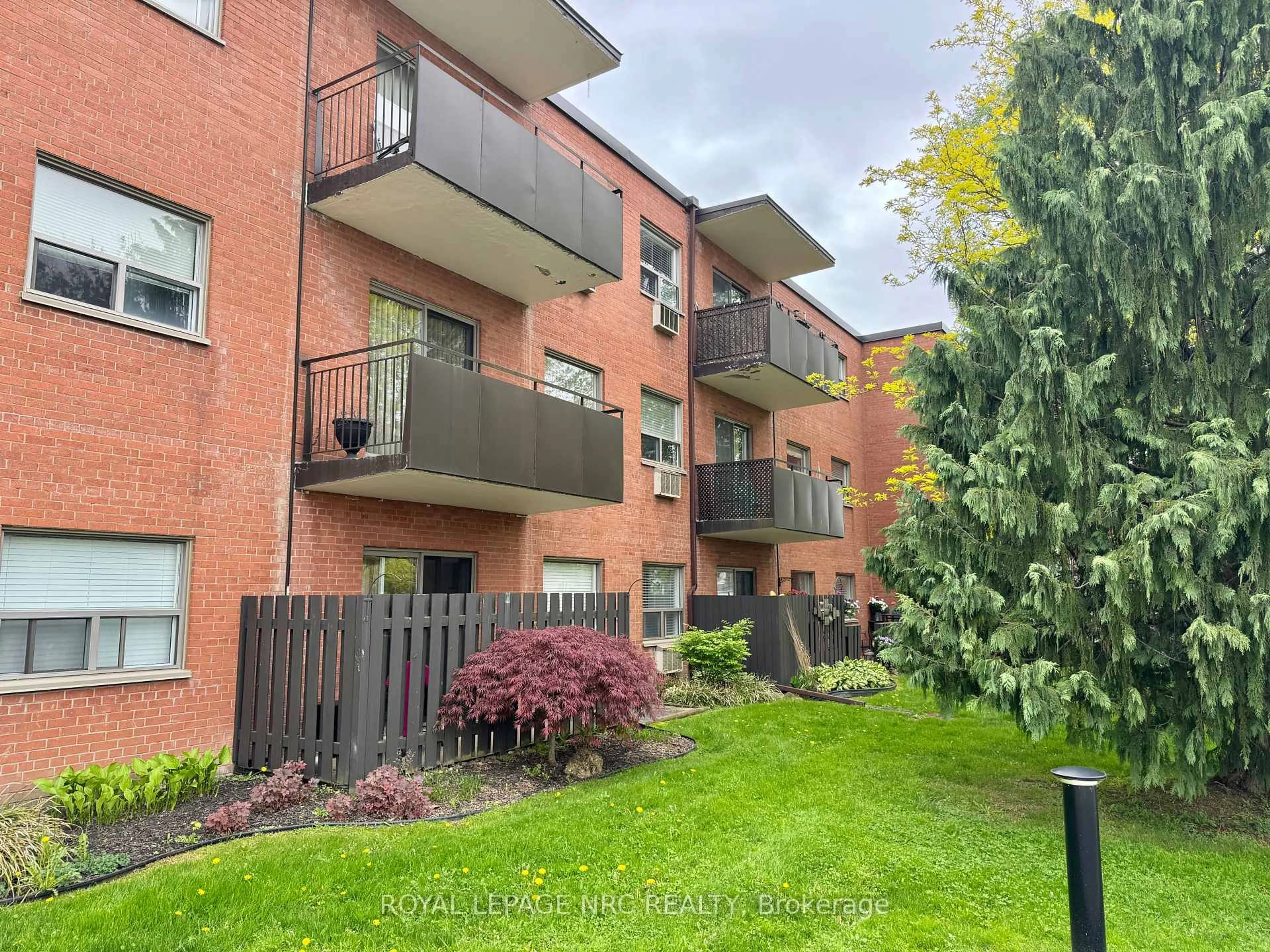 A pic from outside/outdoor area/front of a property/back of a property/a pic from drone, street for 485 Thorold Rd. Rd #204, Welland Ontario L3C 3X1
