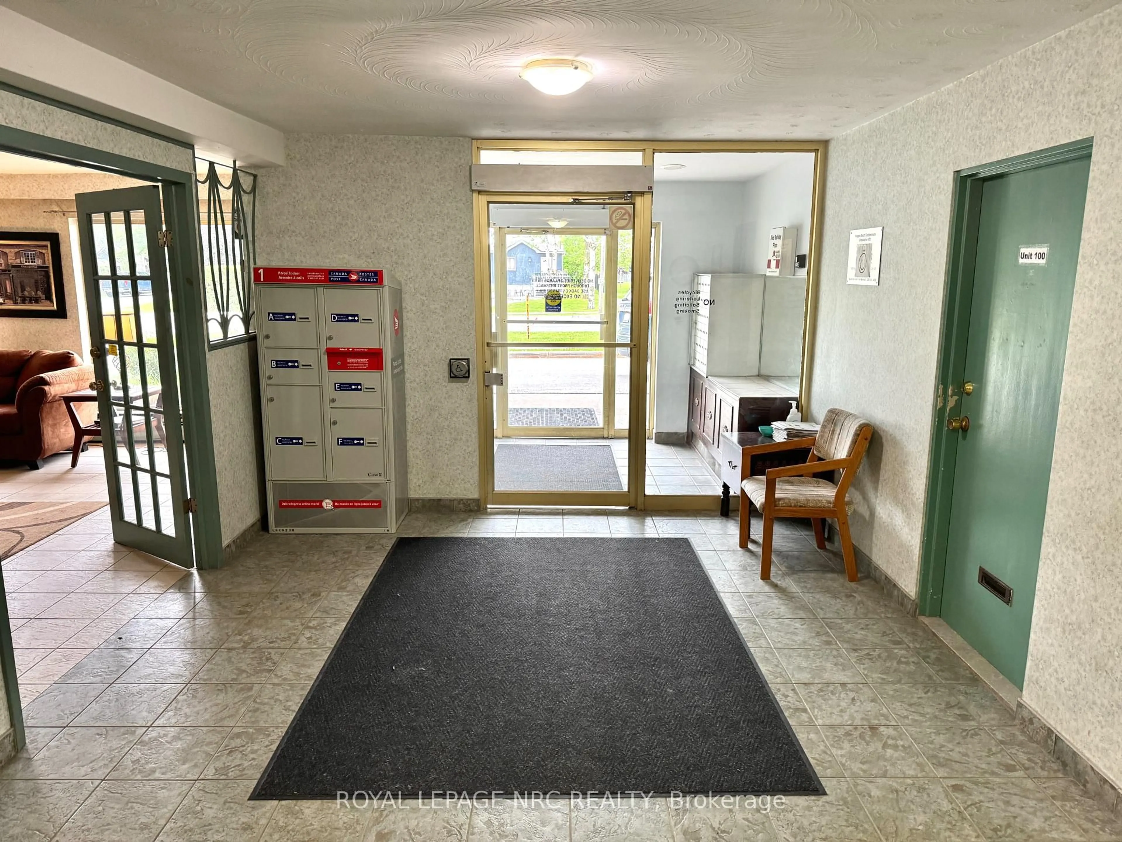 Indoor foyer for 485 Thorold Rd. Rd #204, Welland Ontario L3C 3X1
