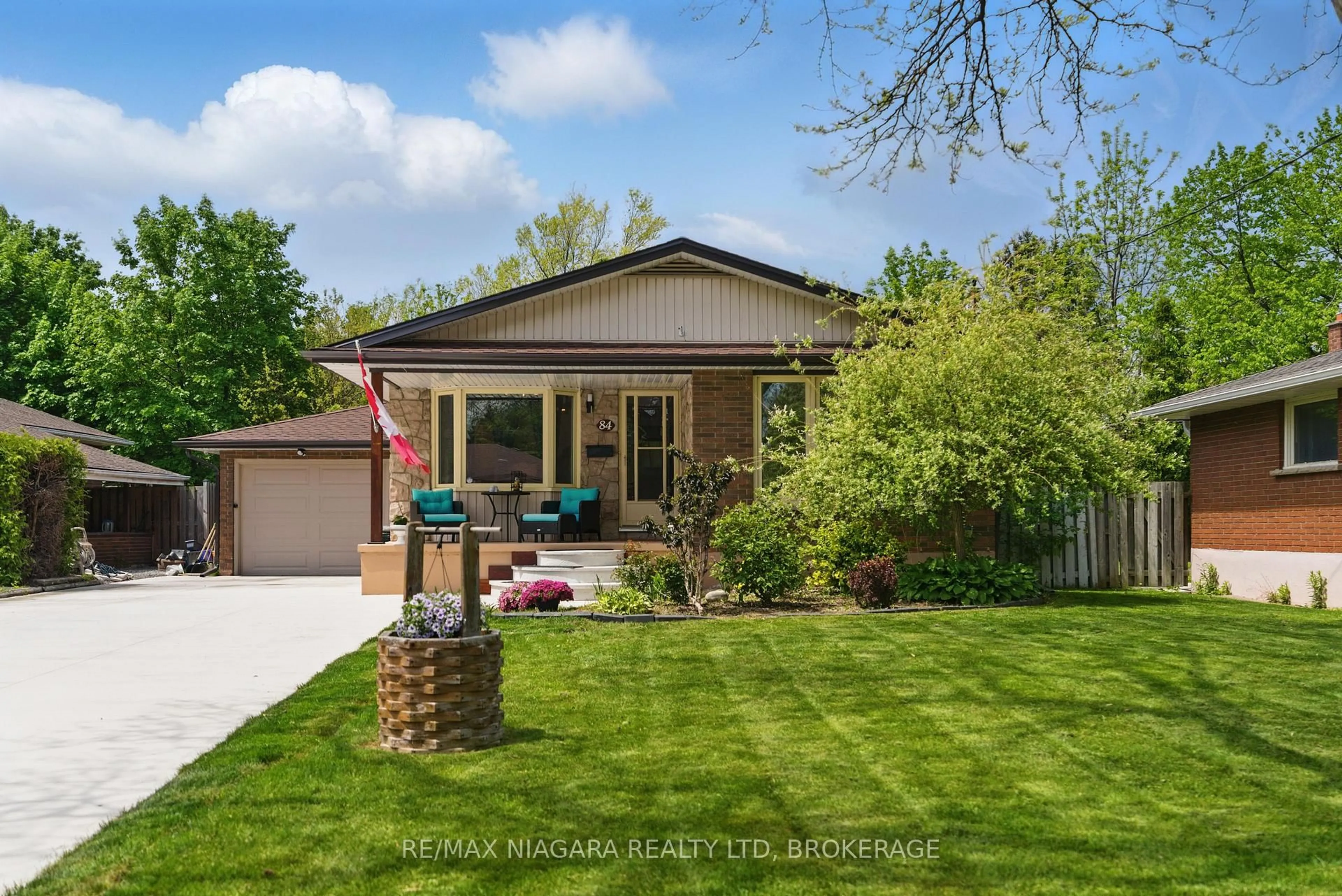 Home with vinyl exterior material, street for 84 REGENT Dr, St. Catharines Ontario L2M 3L7