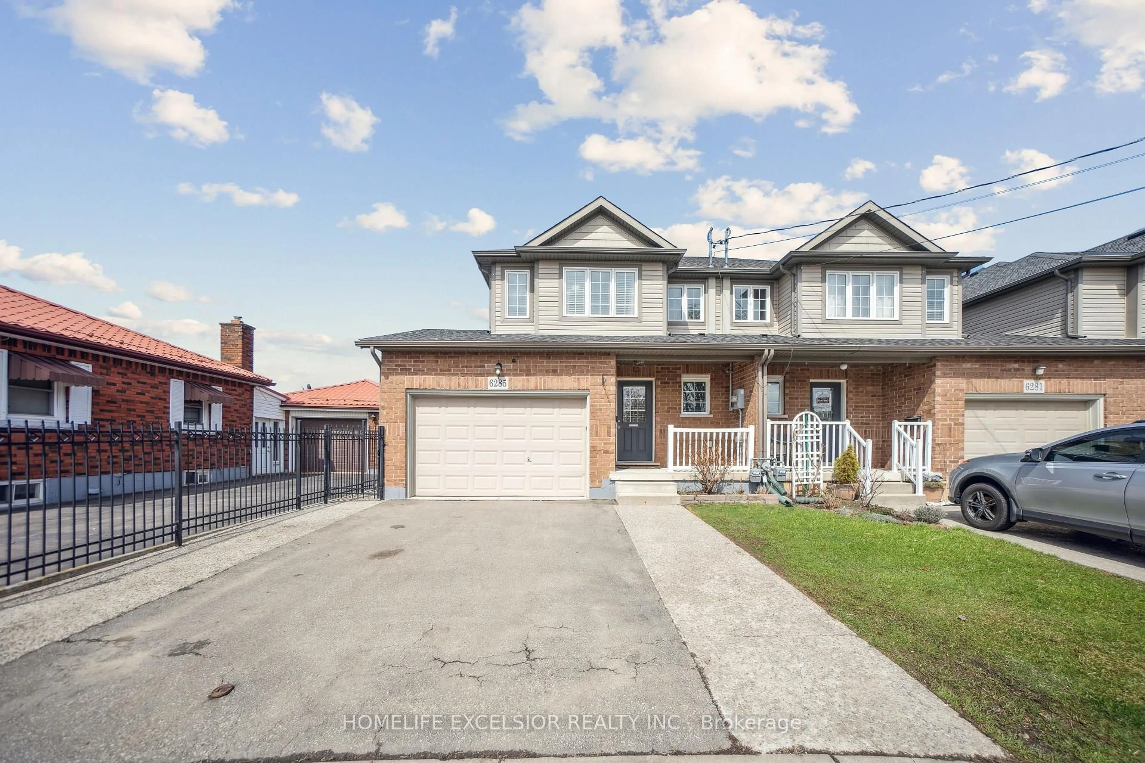 Home with brick exterior material, street for 6285 Murray St, Niagara Falls Ontario L2G 2K1