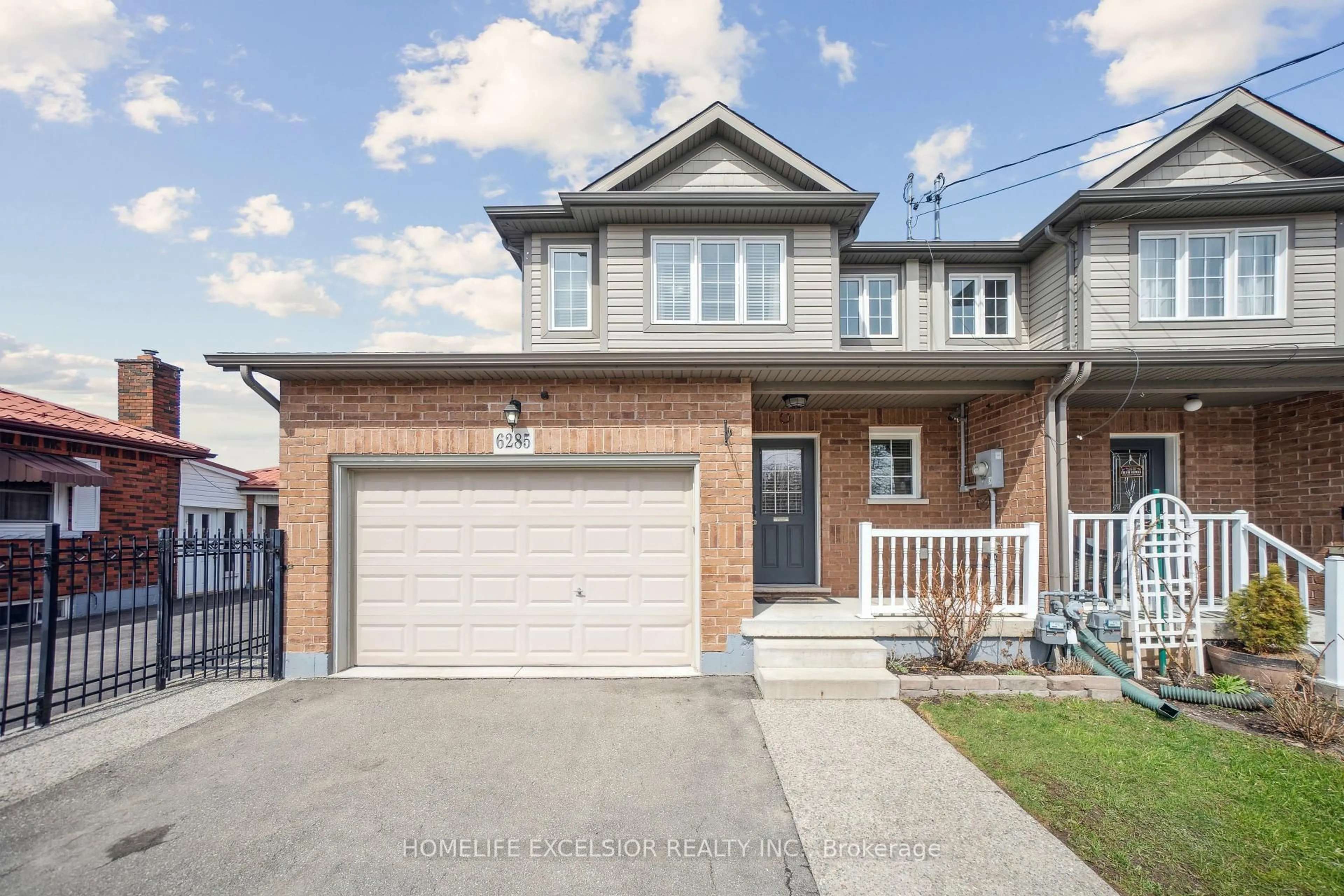 Home with brick exterior material, street for 6285 Murray St, Niagara Falls Ontario L2G 2K1